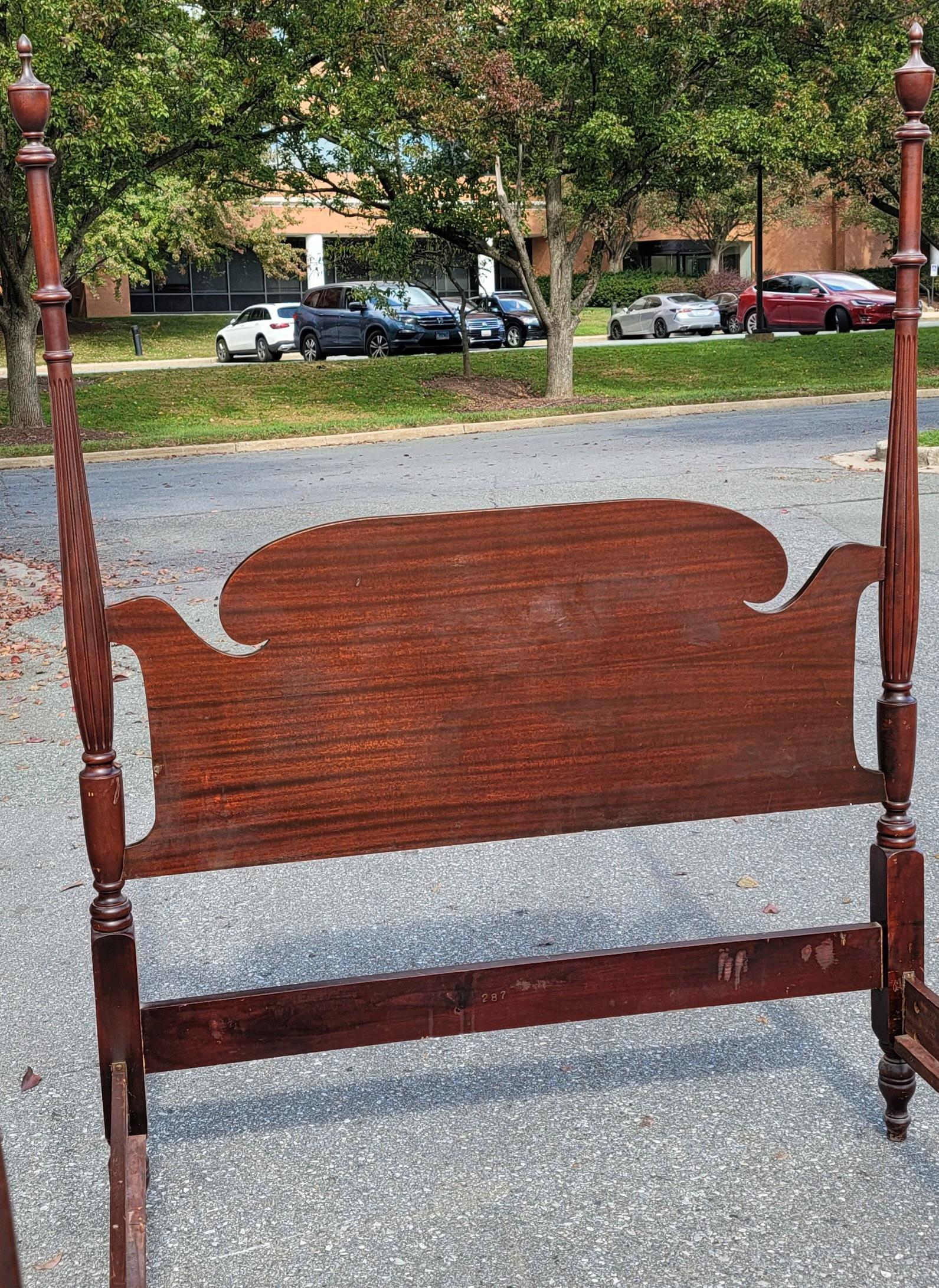 1930s Vintage Mahogany Full Size Poster Bedstead In Good Condition For Sale In Germantown, MD