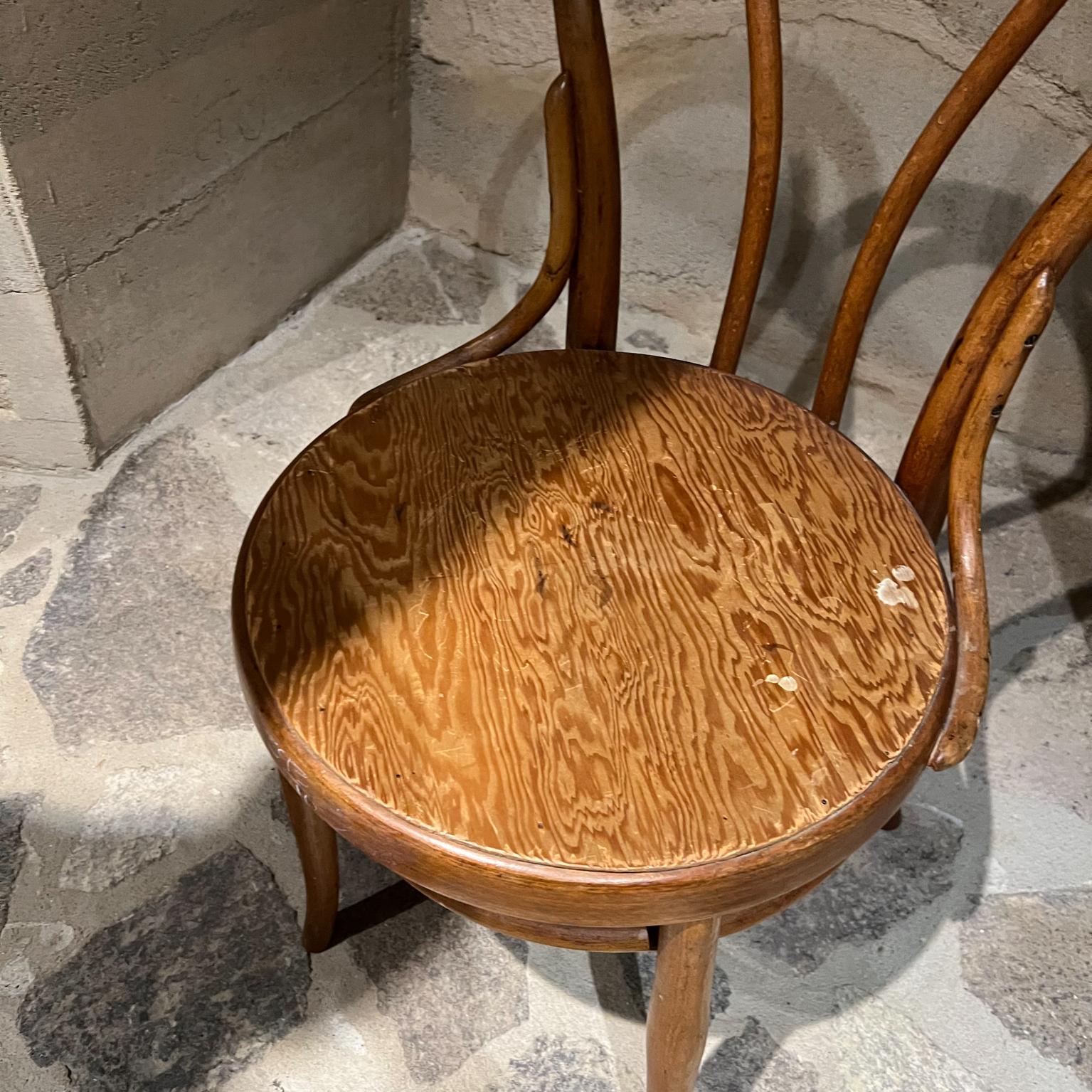 Vintage Thonet Project Cafe Dining Chair
Stamped AUSTRIA.
Bentwood Plywood
33.5 tall x 18 w x 20.25 d Seat 17.5
Original fair vintage condition unrestored. Plywood seat replaced the original cane weaving (missing). Some screws are original.
Refer to