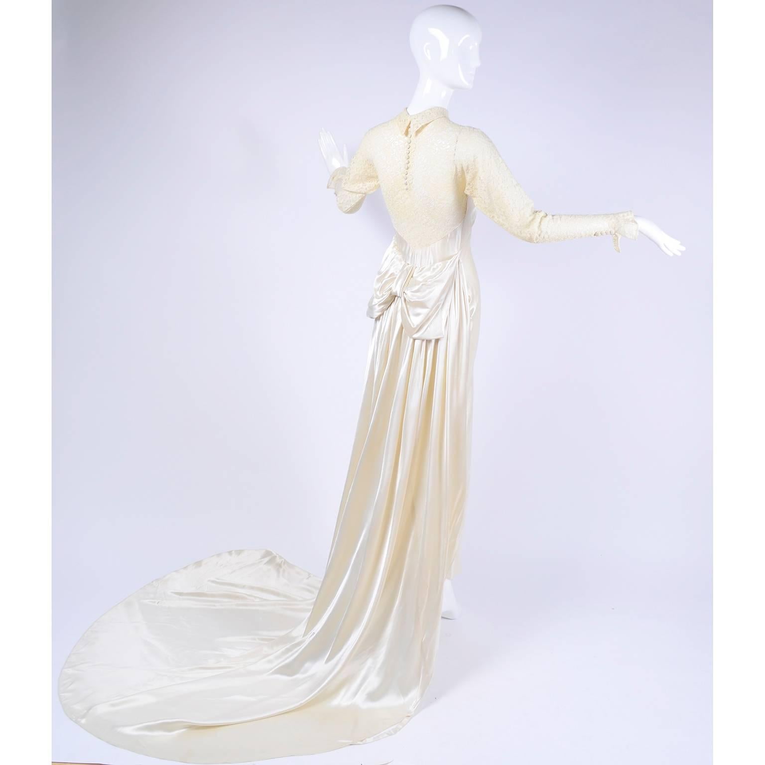 Wedding Gown Vintage Dress in Champagne Silk Satin With Lace and Train, 1930s In Good Condition In Portland, OR