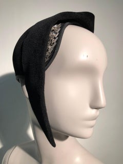 Chapeau dramatique en velours noir sculpté et perlé Vogue True Art Déco des années 1930
