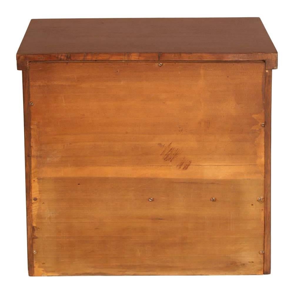 1930s Wall Art Deco Display or Apothecary Cabinet in Solid Oak Wax-Polished In Good Condition For Sale In Vigonza, Padua