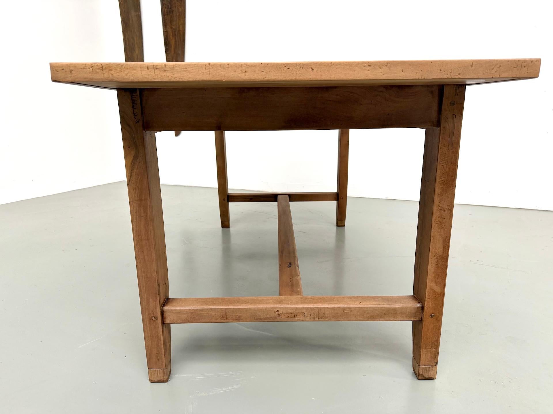 1930s Walnut French Farmhouse Table – Fully Restored en vente 10