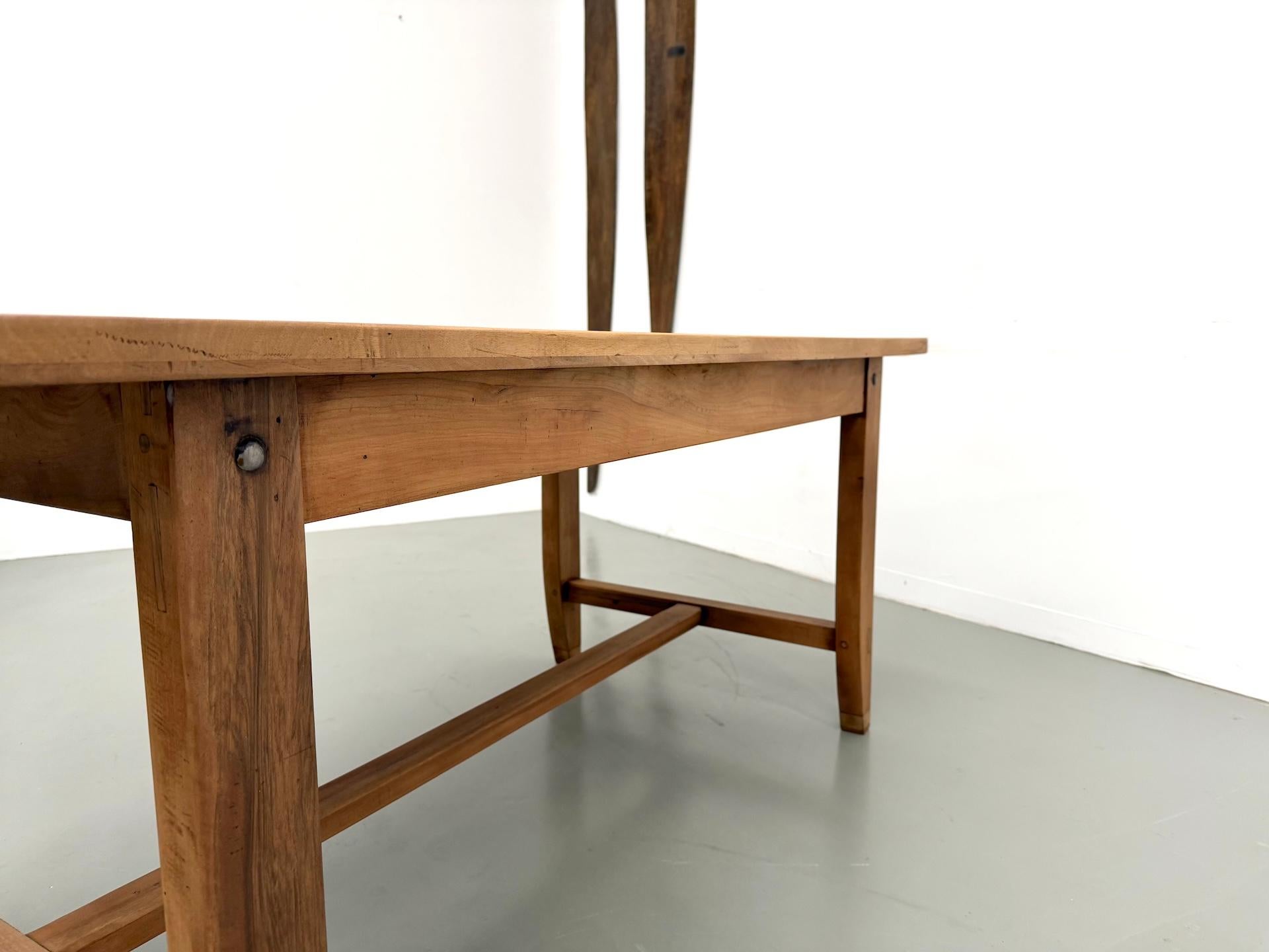 1930s Walnut French Farmhouse Table – Fully Restored en vente 11