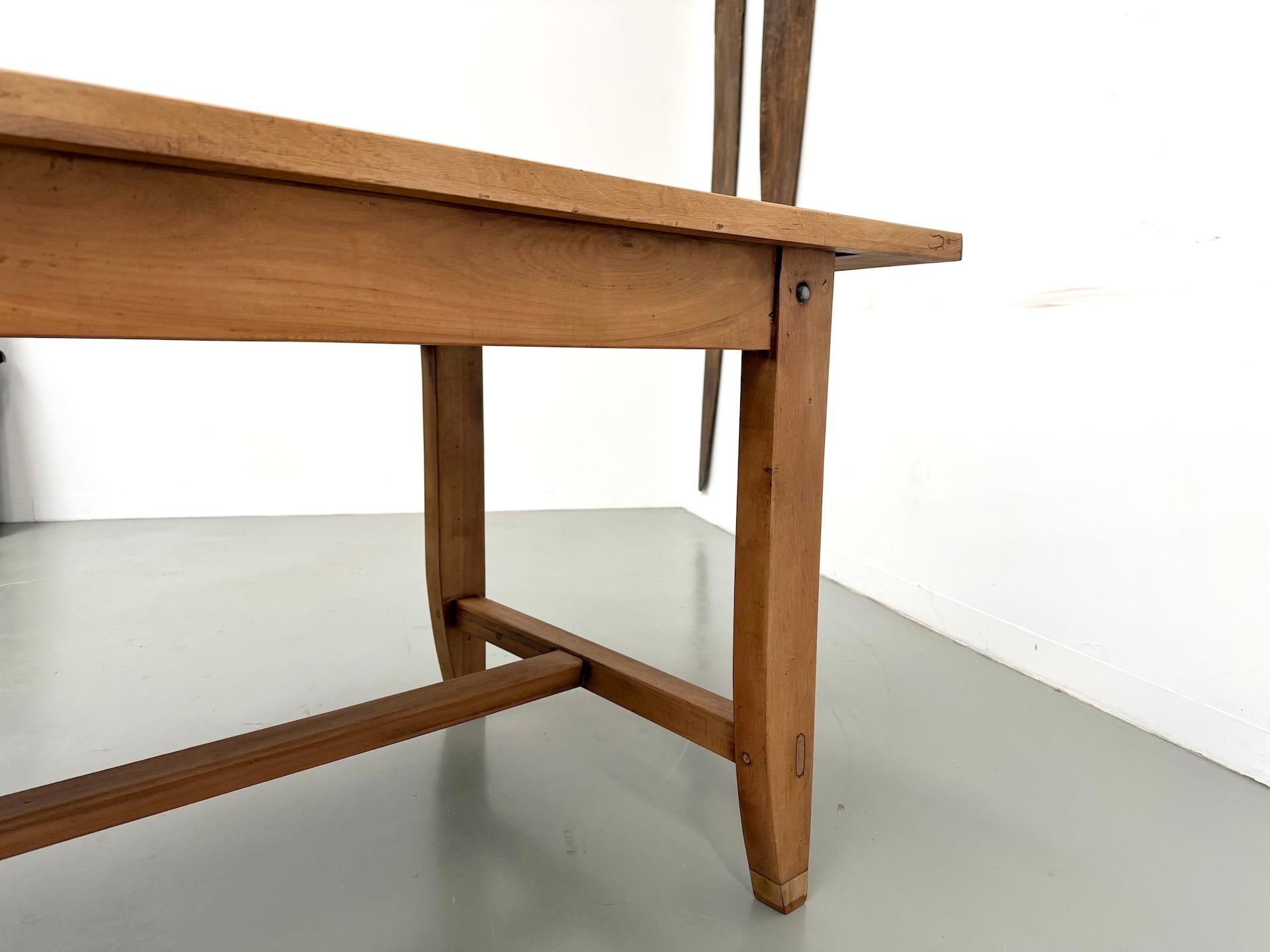 1930s Walnut French Farmhouse Table – Fully Restored en vente 12