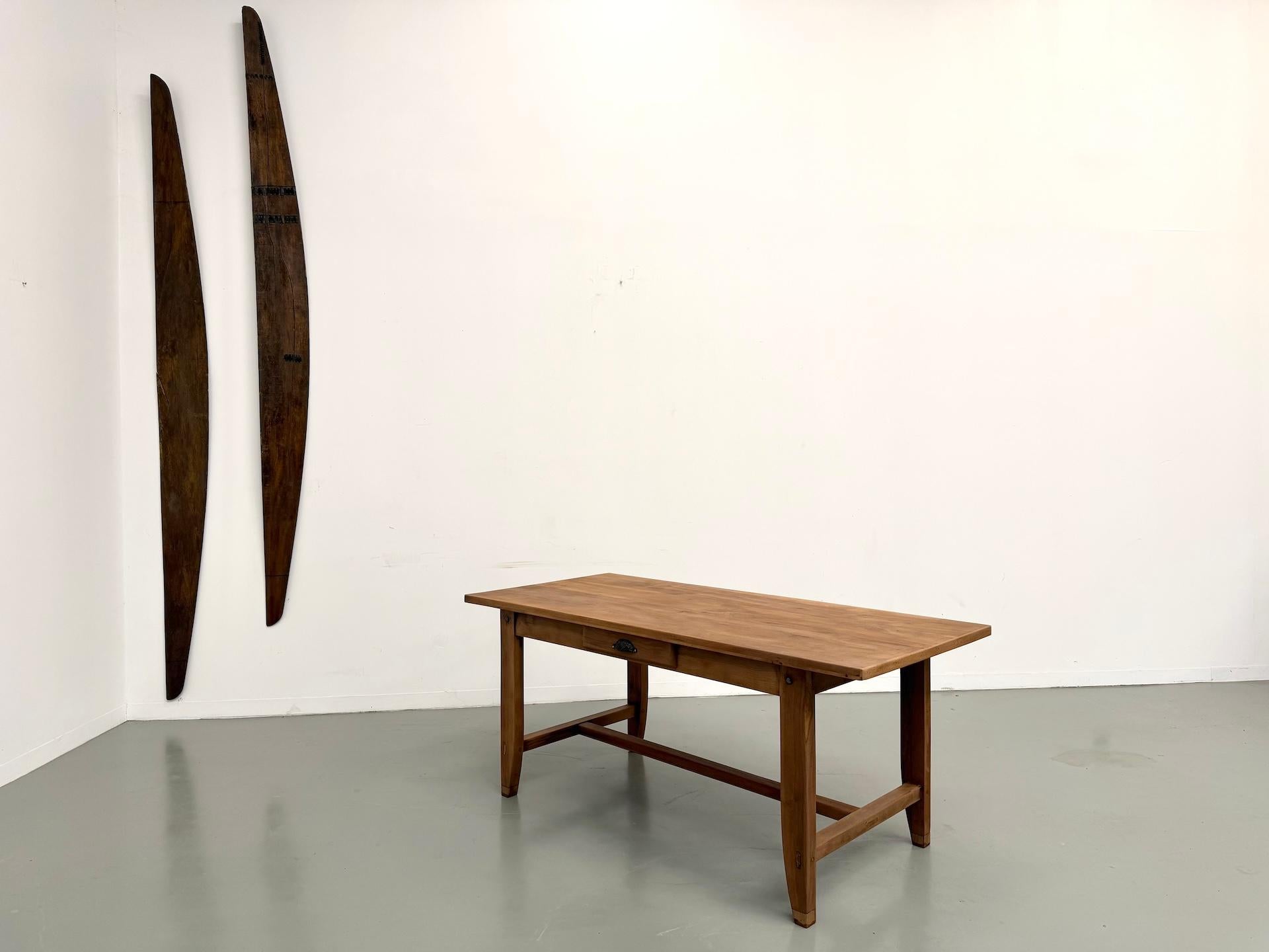 1930s Walnut French Farmhouse Table – Fully Restored en vente 13