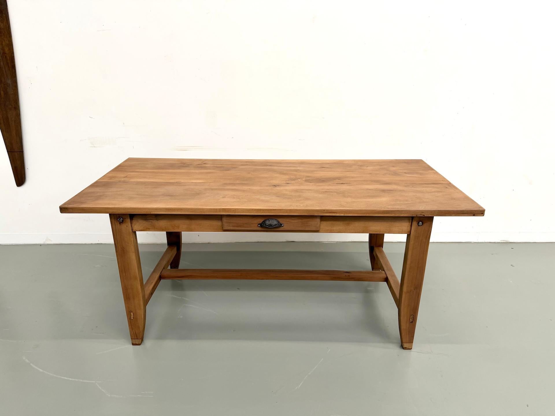 Français 1930s Walnut French Farmhouse Table – Fully Restored en vente