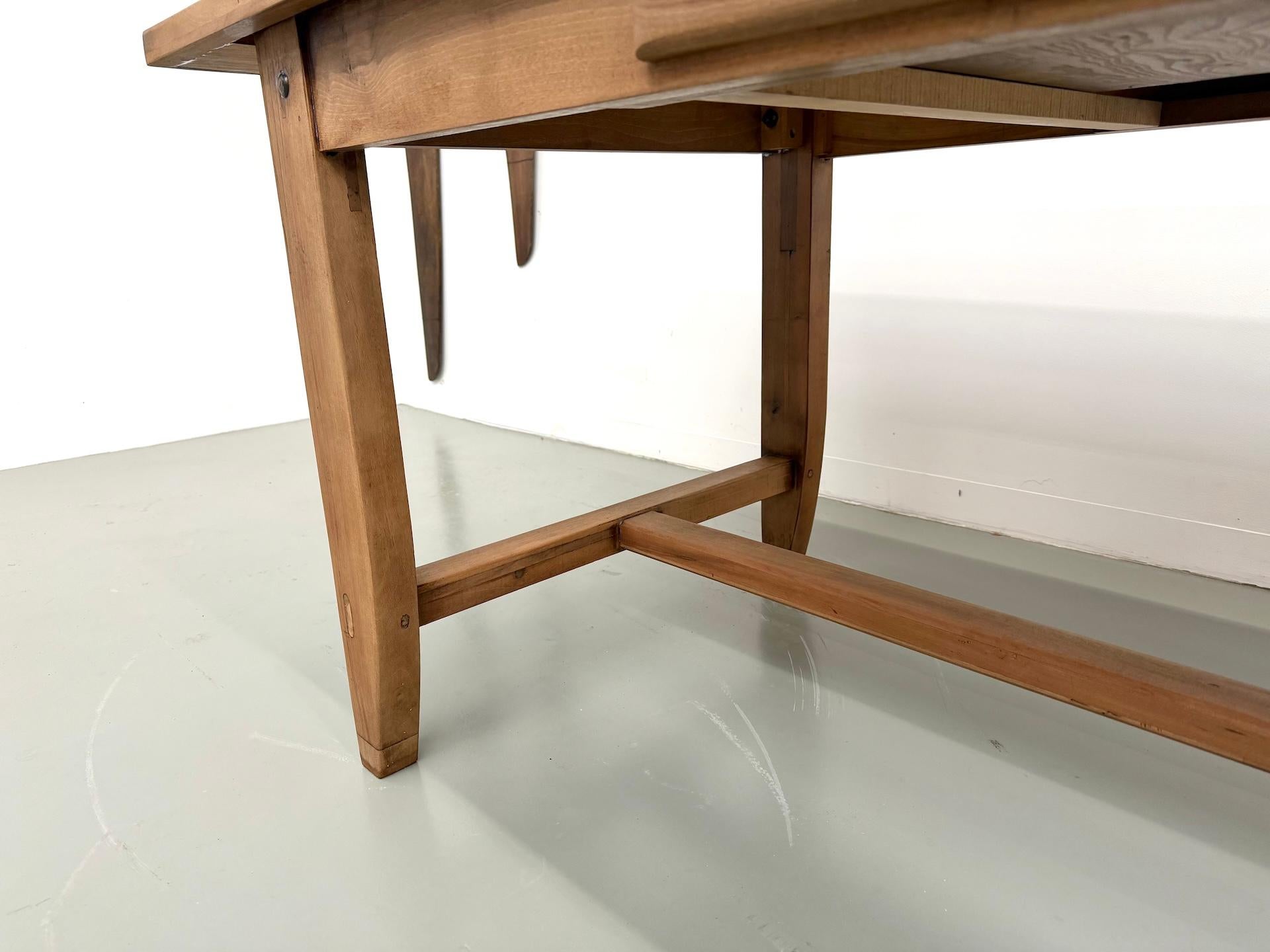 1930s Walnut French Farmhouse Table – Fully Restored en vente 1