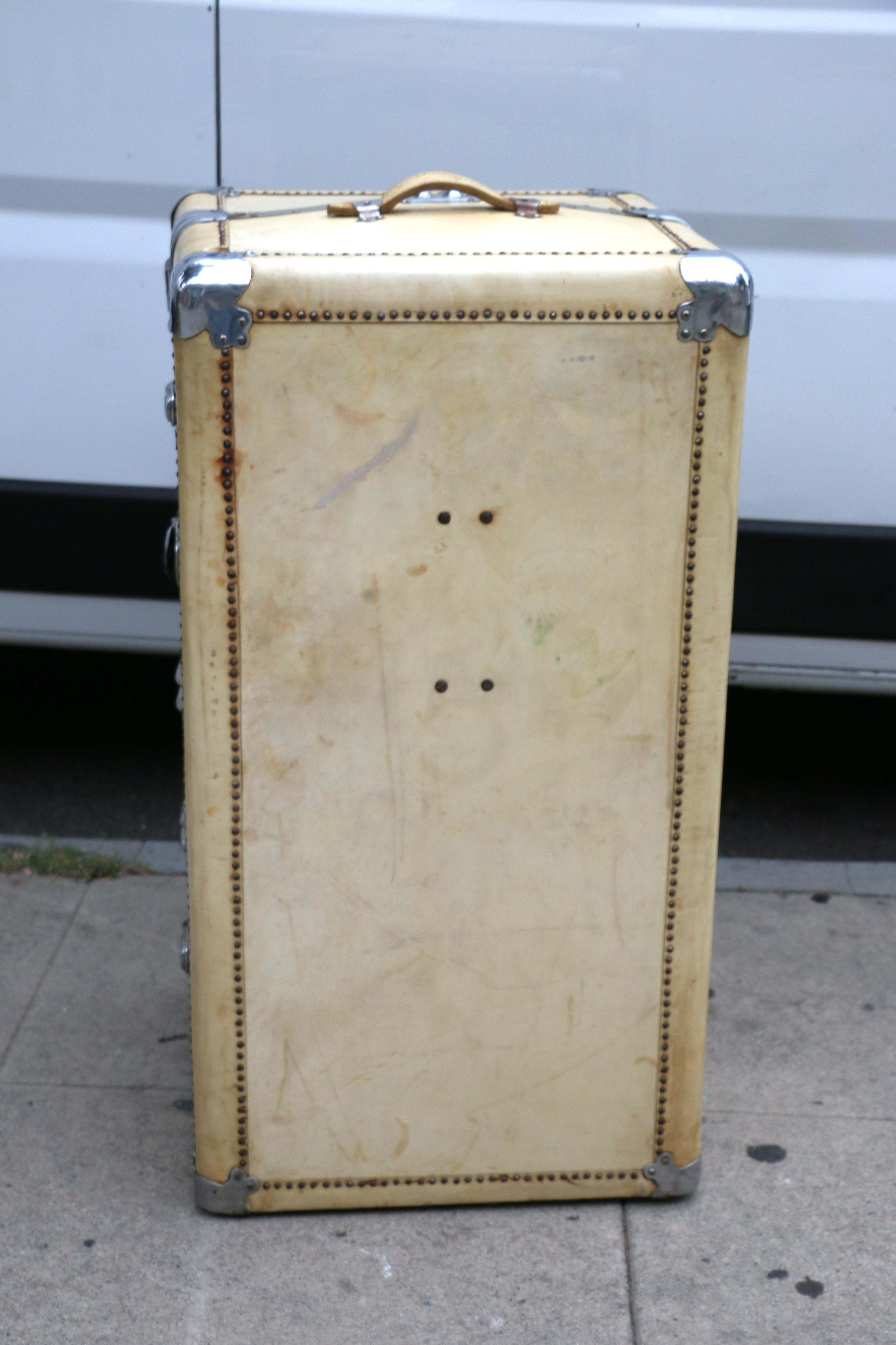 1930s Wardrobe Steamer Trunk Luggage Goat Skin Chest In Good Condition For Sale In North Hollywood, CA