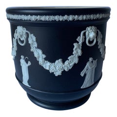 1930s Wedgwood Basalt Black Medium Cachepot / Flower Pot