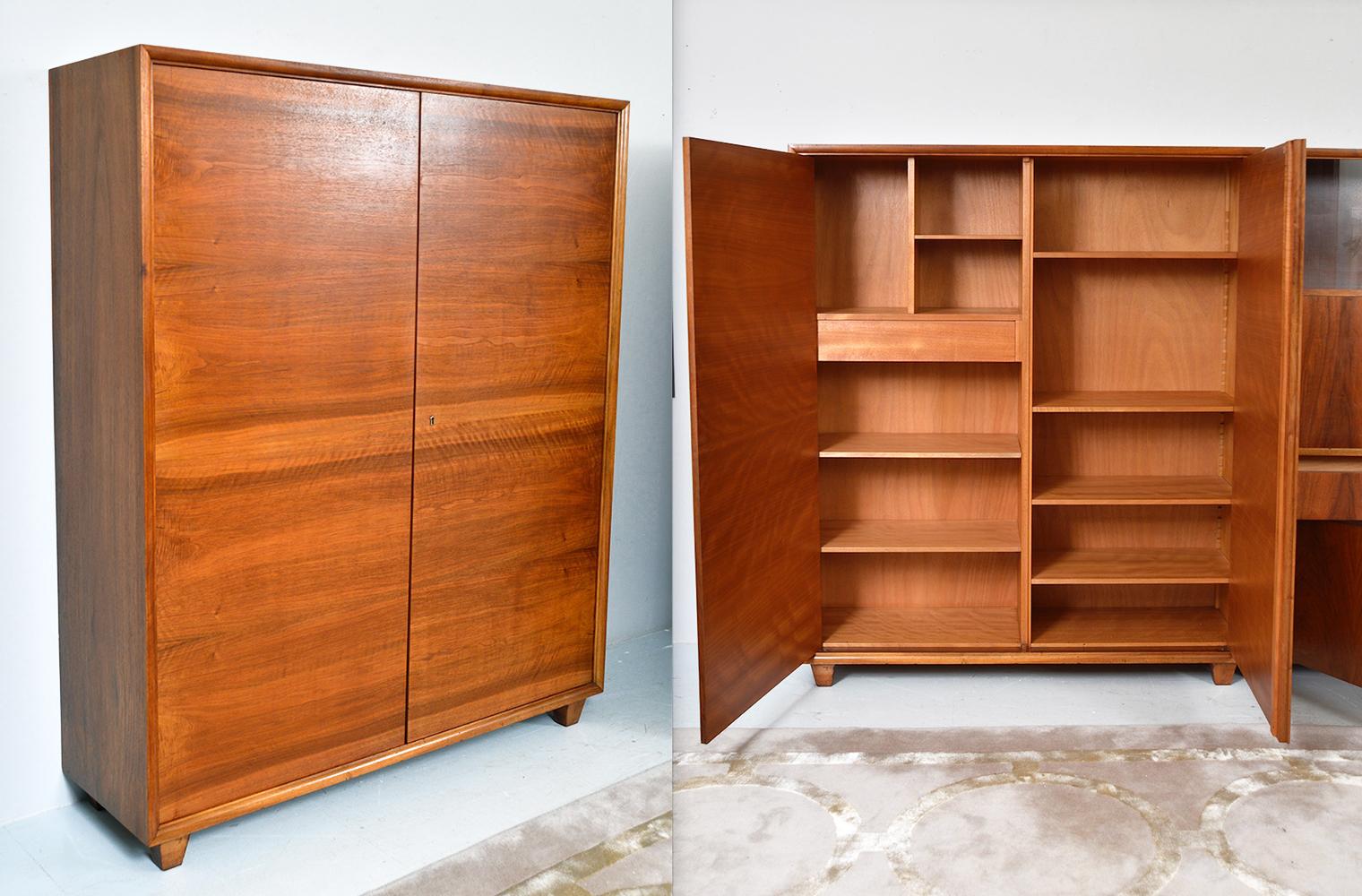Weimarisches Bauhaus, Sekretär-Bücherregal-Suite aus Nussbaumholz, 1930er Jahre (Frühes 20. Jahrhundert)