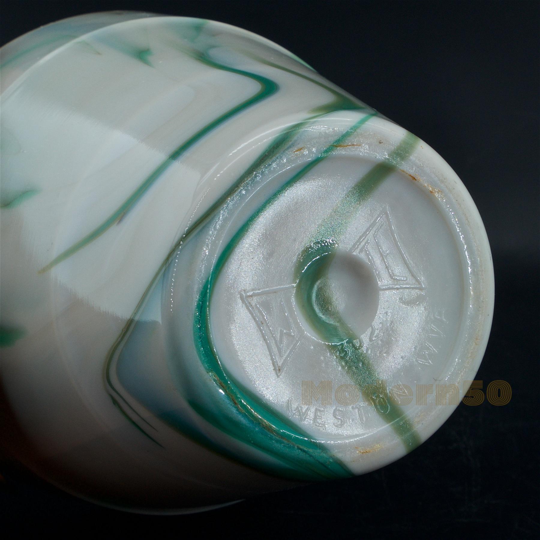 Vaso da fiori Westite Glass Company degli anni '30 con scorie di agata Akro e marmo in vendita 1