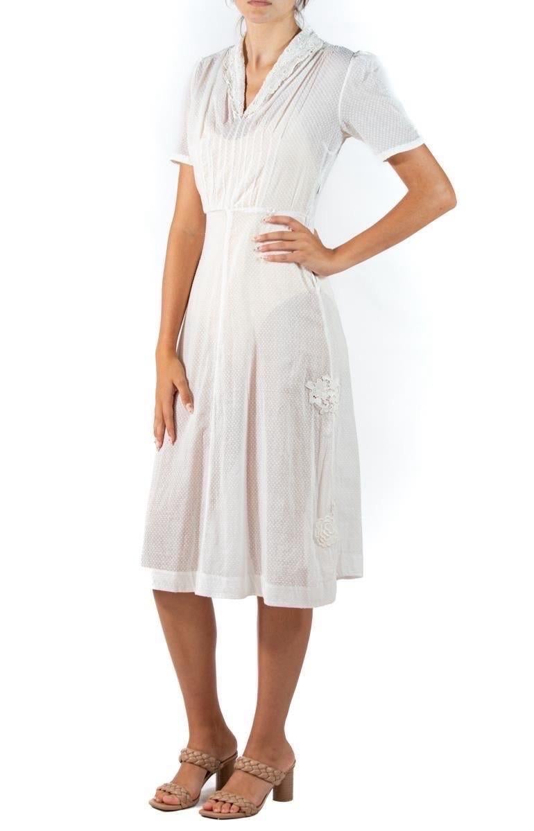 1930S Weißes schräg geschnittenes Kleid aus Bio-Baumwolle mit handgemachter irischer Häkelspitze im Angebot 3