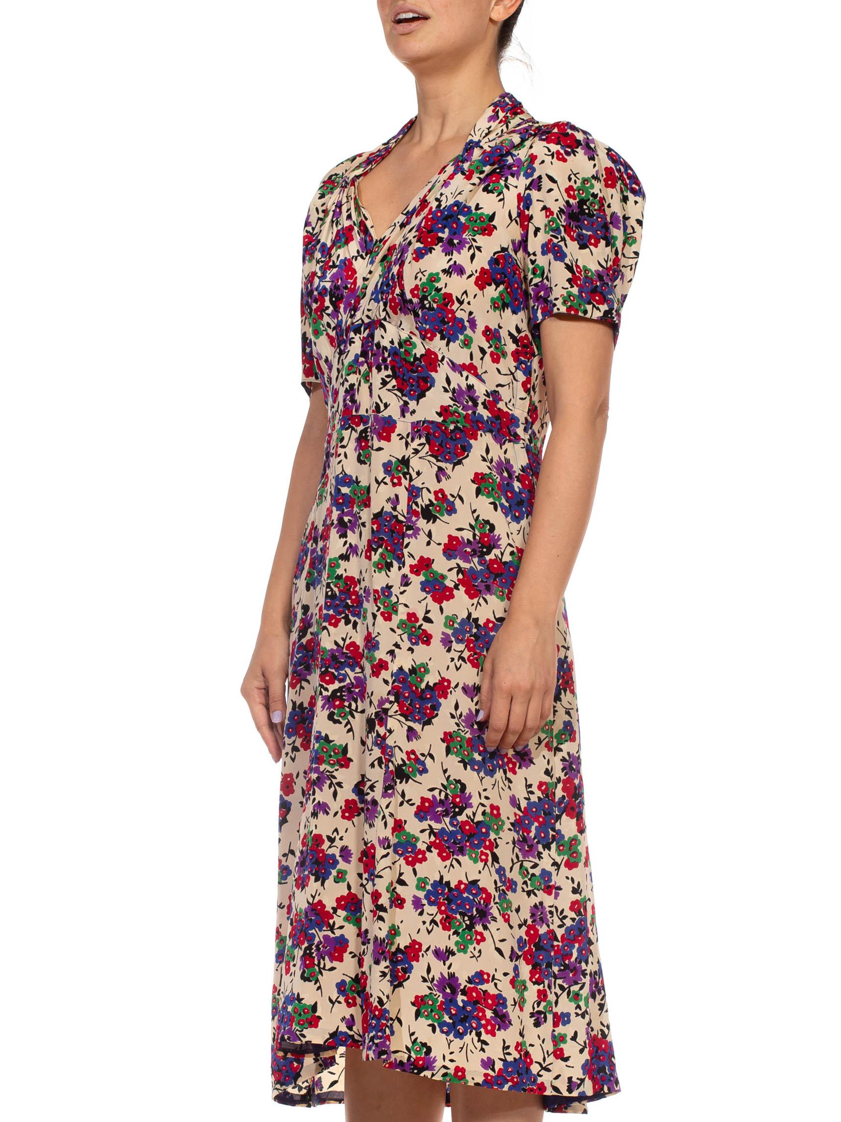 1930S White Blue Green & Red  Silk Crepe De Chine Ditsy Floral Print Dress In Excellent Condition For Sale In New York, NY