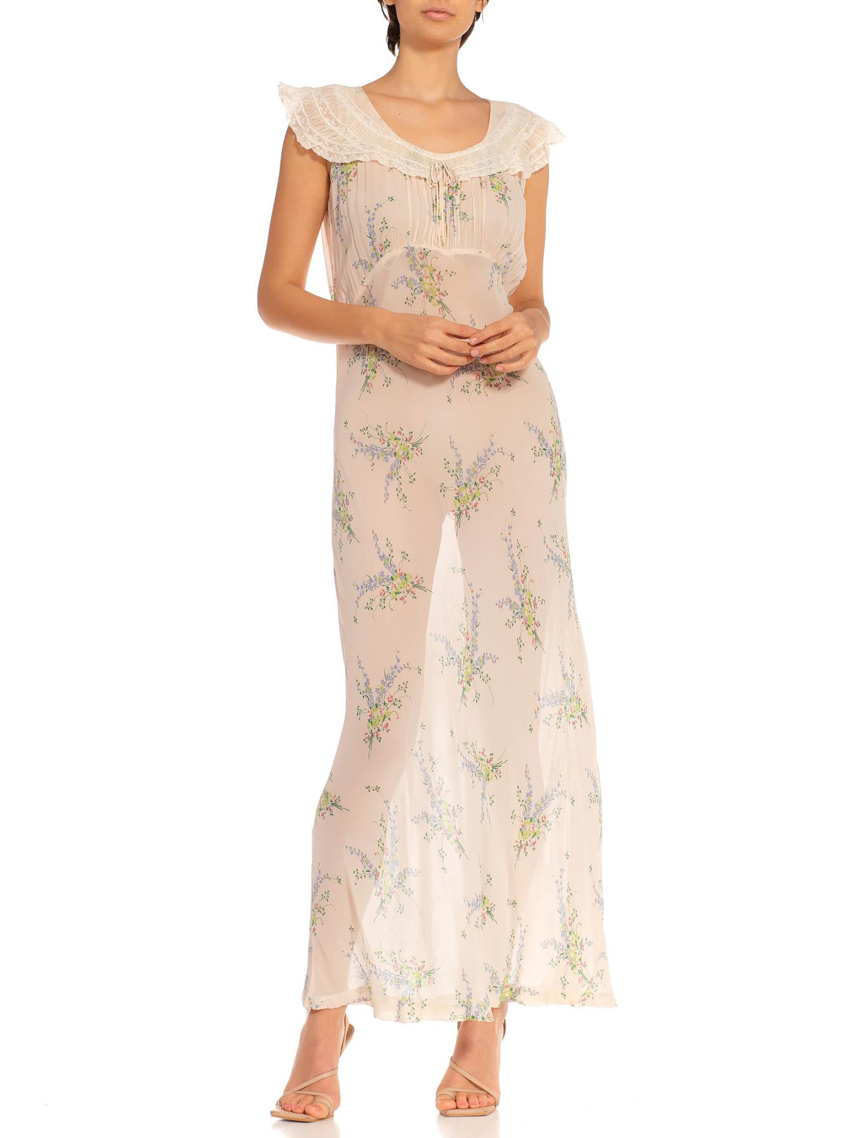 1930S Weiß & Blau Nylon Floral Slip Kleid mit Spitzenbesatz Ausschnitt im Angebot 1