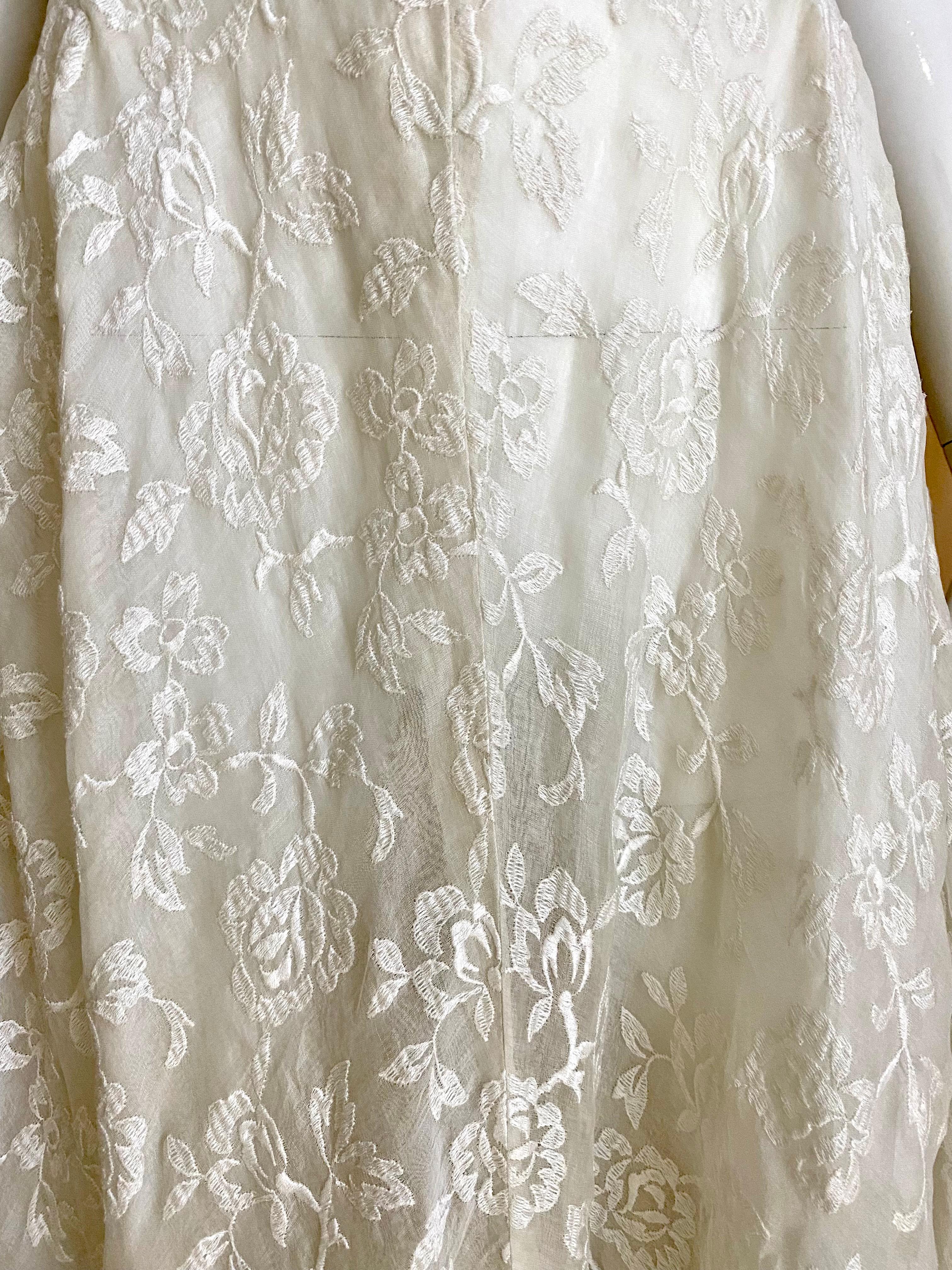 1930s White Cotton Embroidered Dress with Lace For Sale 3