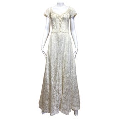 Robe en coton blanc brodé avec dentelle des années 1930