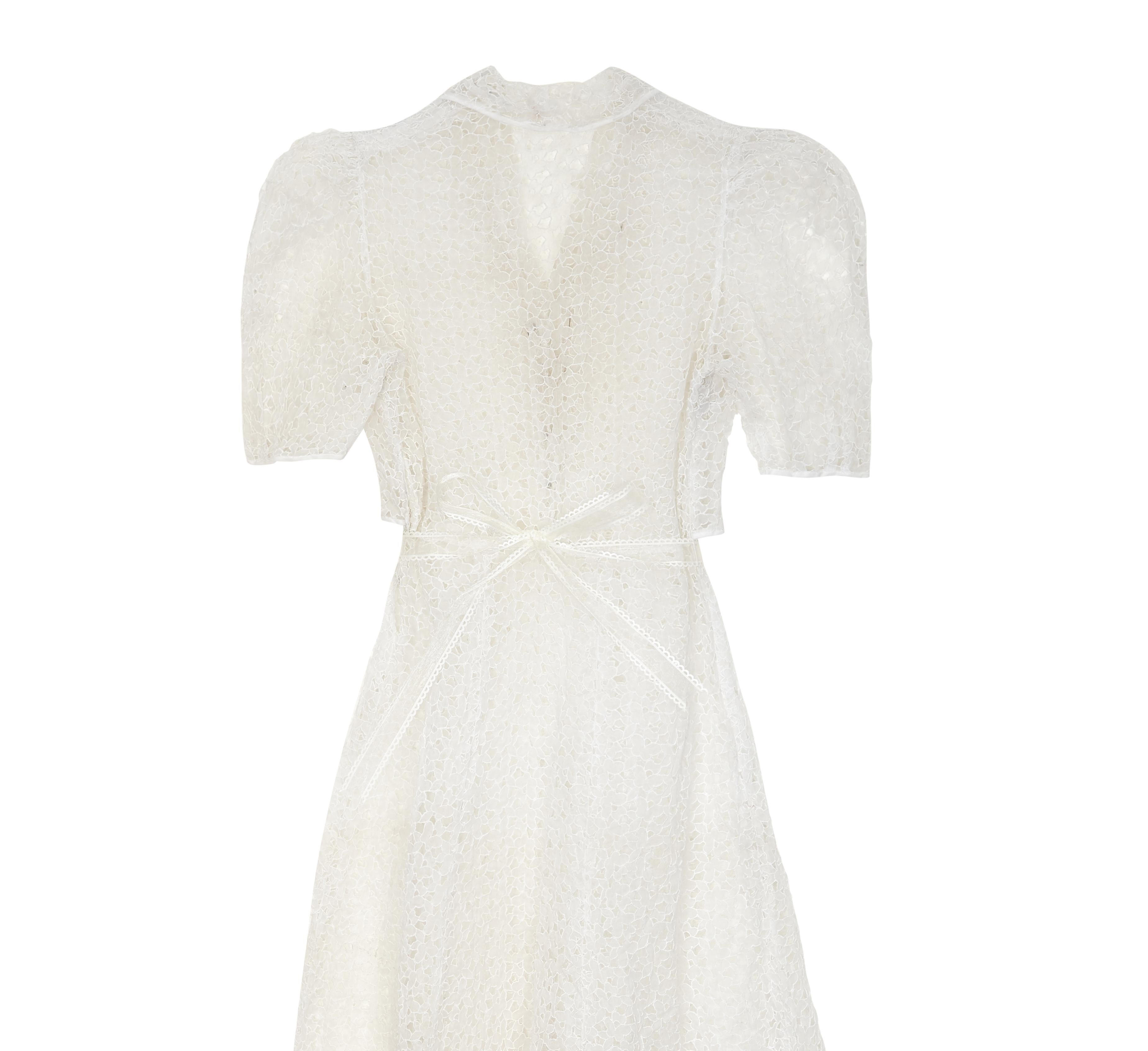 1930s White Floral Cutout Organza Dress In Excellent Condition For Sale In London, GB