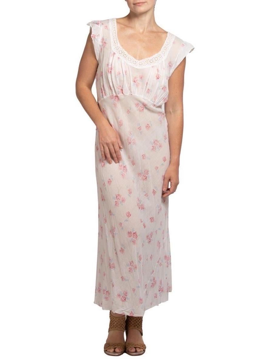 1930S White With Pink And Blue Floral Print Lace Organic Cotton Bias Negligee XL In Excellent Condition For Sale In New York, NY