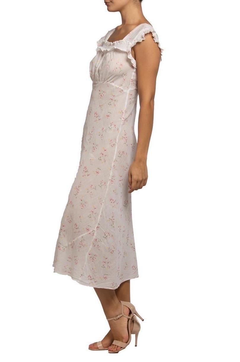Women's 1930S White With Red Floral Print And Lace Organic Cotton Bias Cut Negligee For Sale