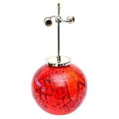 Lampe de table ou de bureau WMF des années 1930, en verre rouge, orange, blanc et noir, avec une sphère chromée