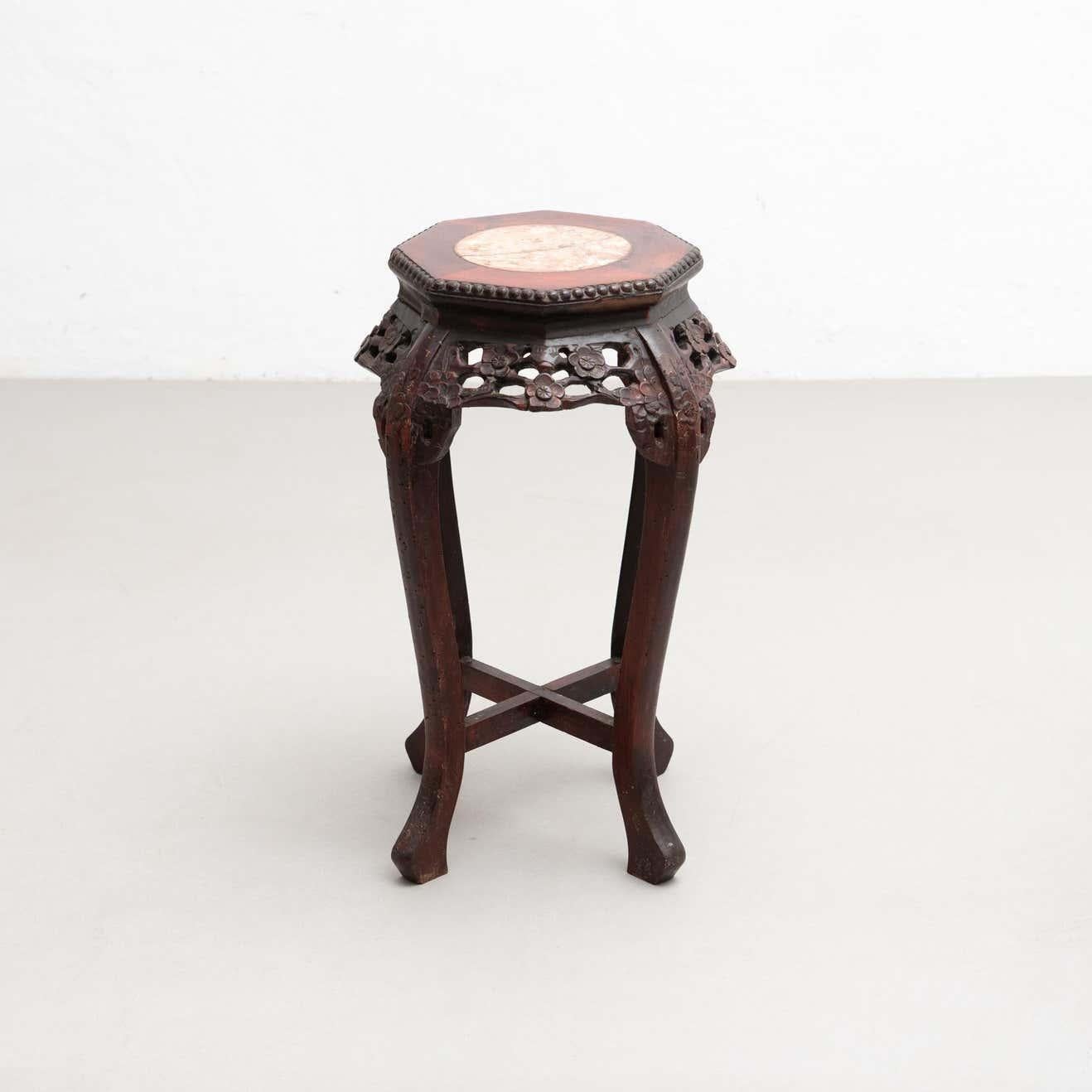 Orientalischer Beistelltisch aus Holz und Marmor aus den 1930er Jahren (Moderne der Mitte des Jahrhunderts) im Angebot