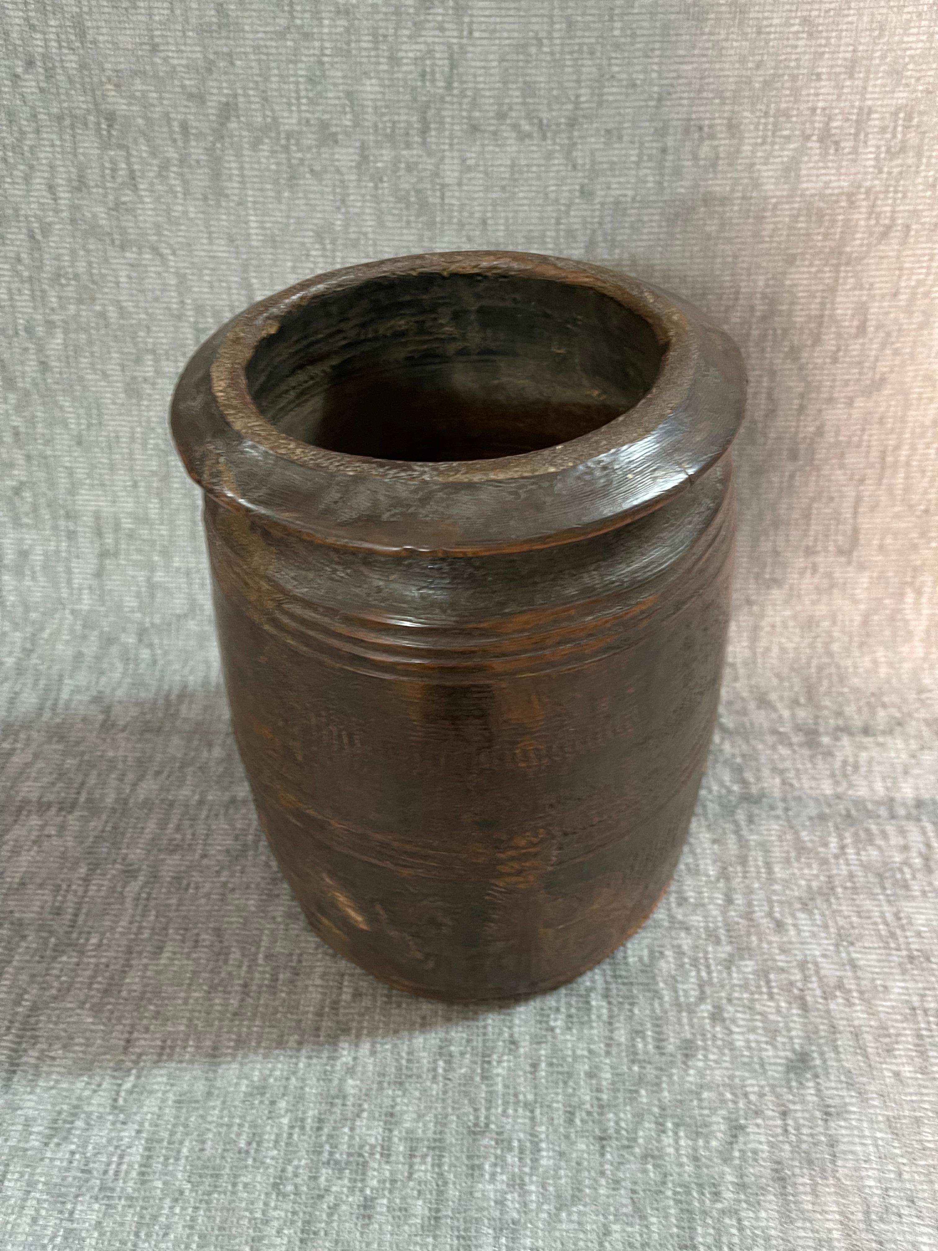 This seemingly simple wooden vase is a design object of infinite beauty and elegance that can be placed in either an antique or a modern or contemporary setting.
They are Indian artefacts from the Himachal Pradesh region and have been skilfully