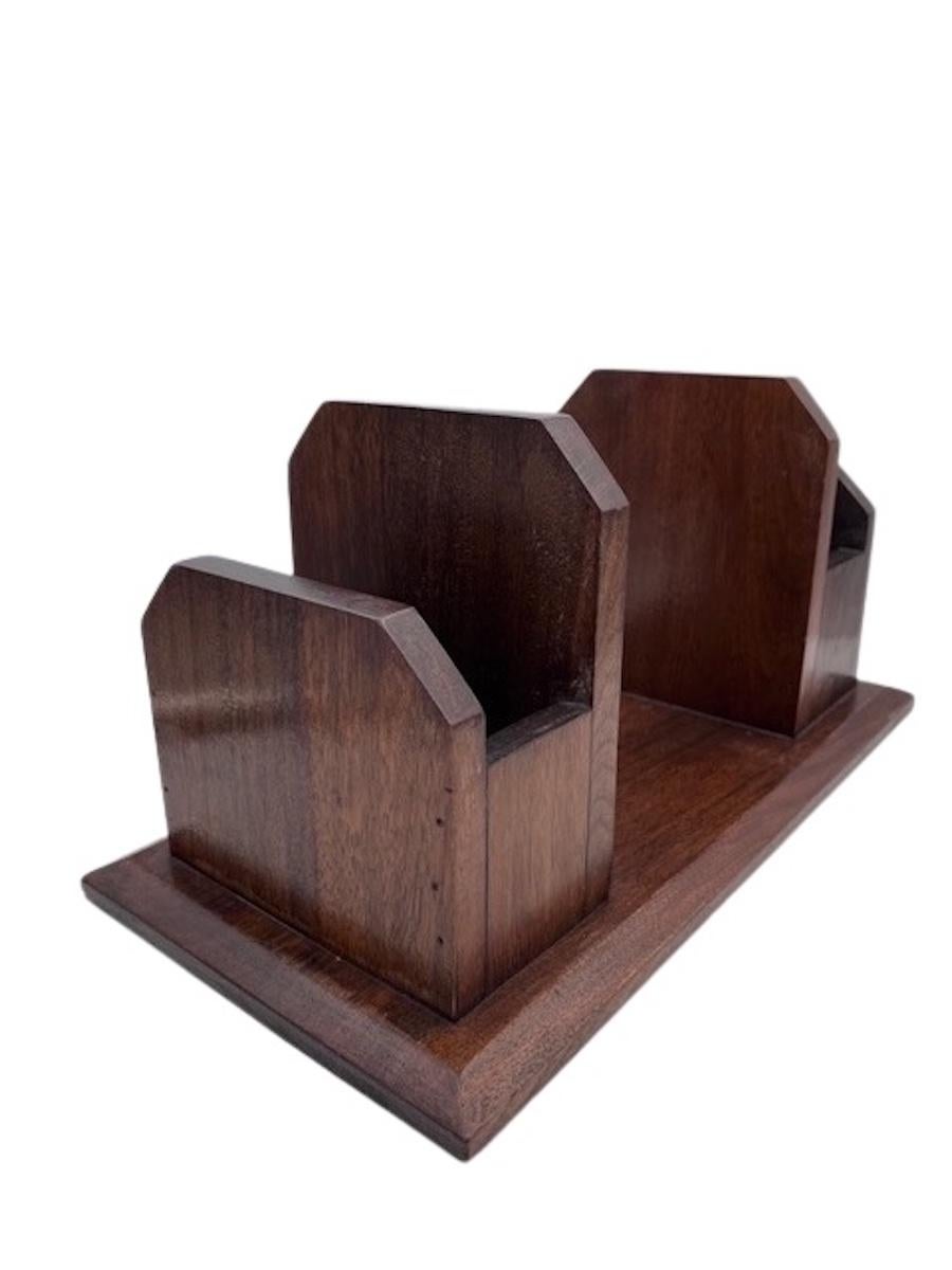 1930er WPA-Stil Nussbaum-Schreibtisch-Organizer (Art déco) im Angebot