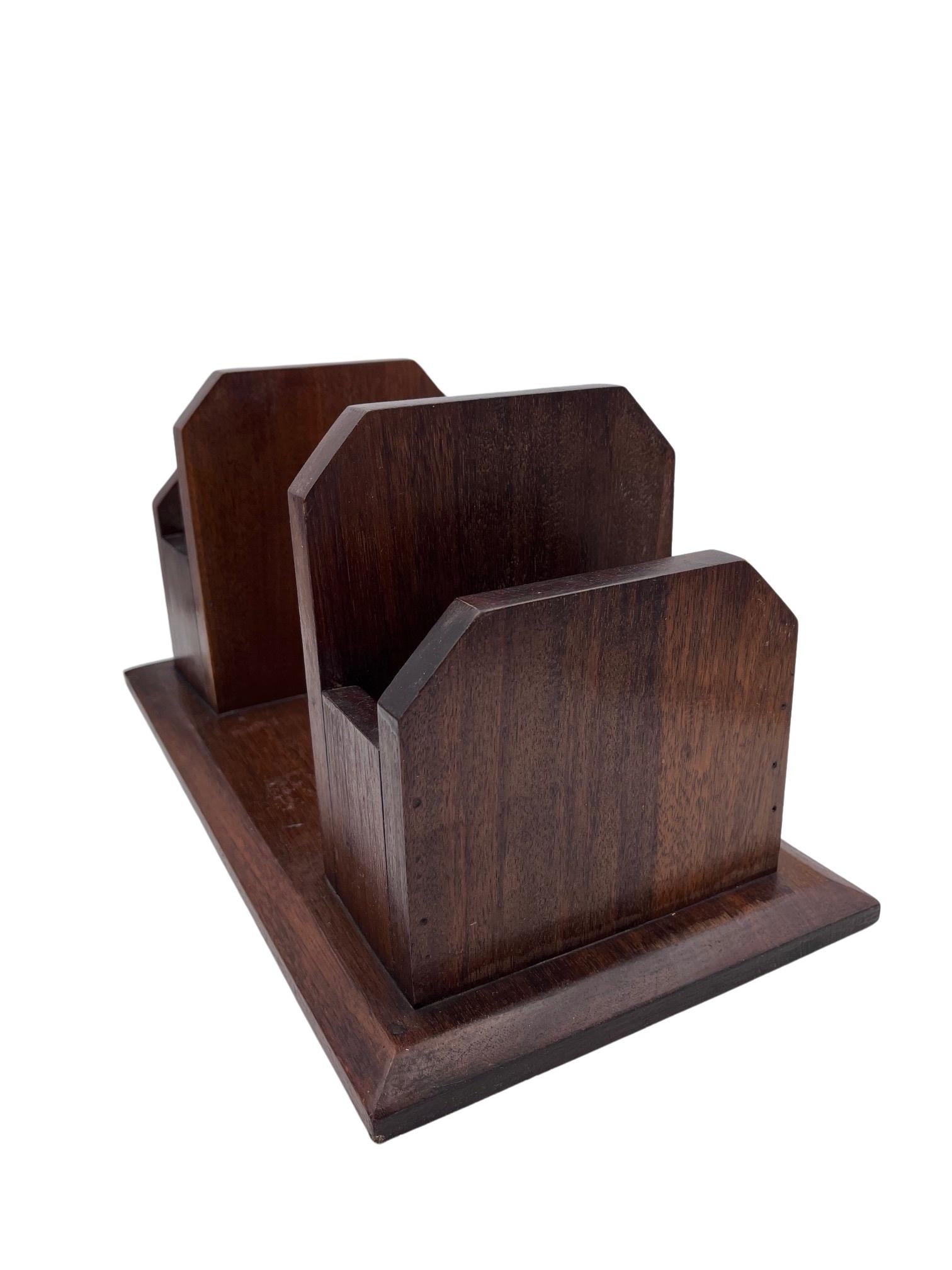1930er WPA-Stil Nussbaum-Schreibtisch-Organizer (Walnuss) im Angebot