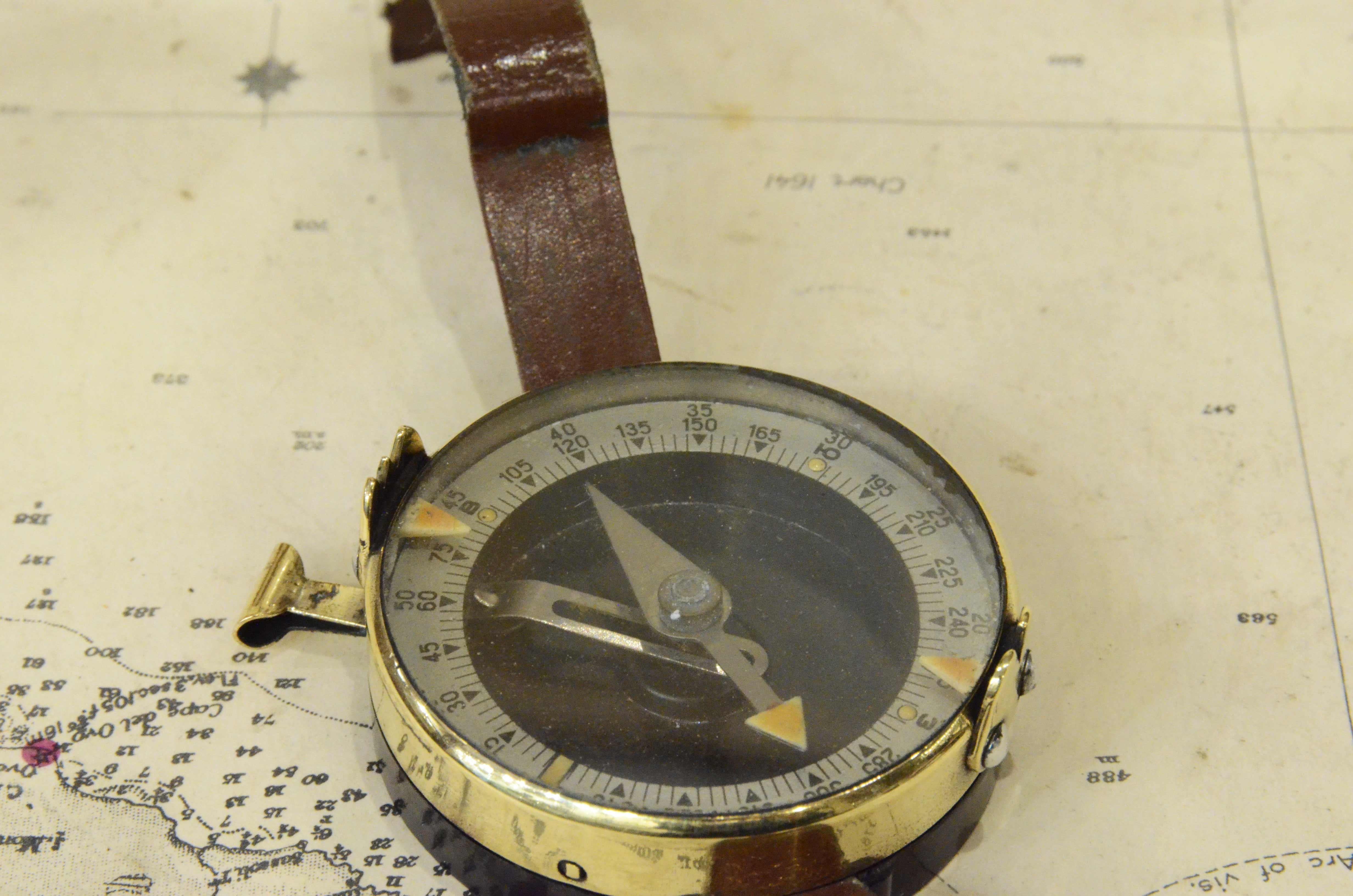 1930s Wrist Military Compass in the Shape of a Watch Antique Surveyor Instrument For Sale 3