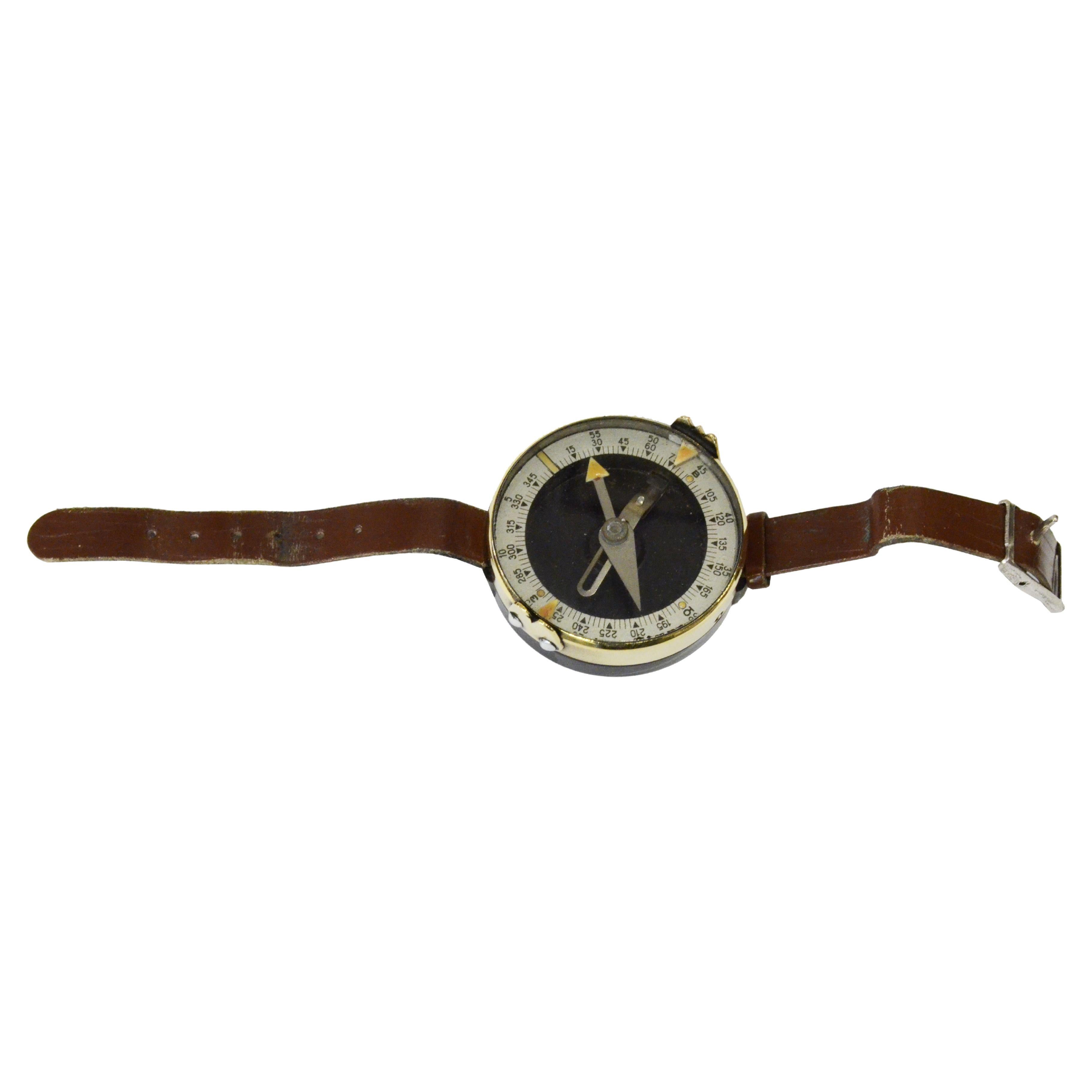 Militärisches Kompass aus den 1930er Jahren in Form einer Uhr, antikes Vermessungsinstrument