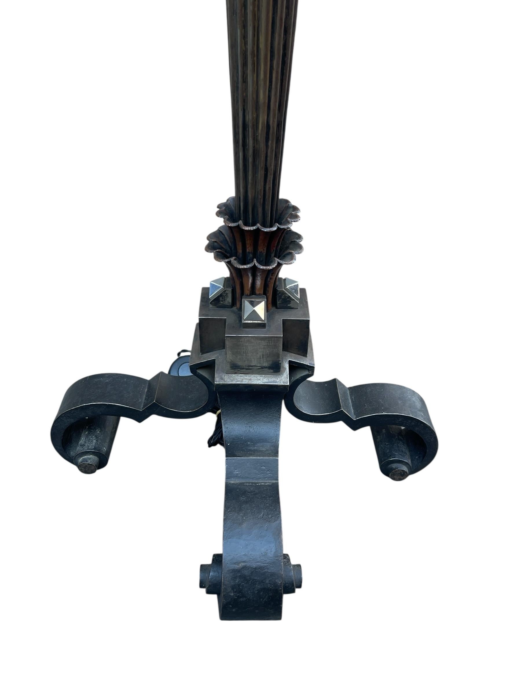 Lámpara de pie Art Déco de hierro forjado de 1930 de Louis Katona en venta 1