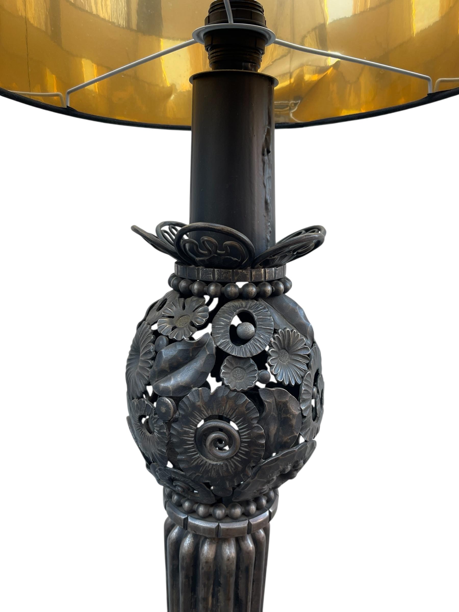 Lámpara de pie Art Déco de hierro forjado de 1930 de Louis Katona en venta 3