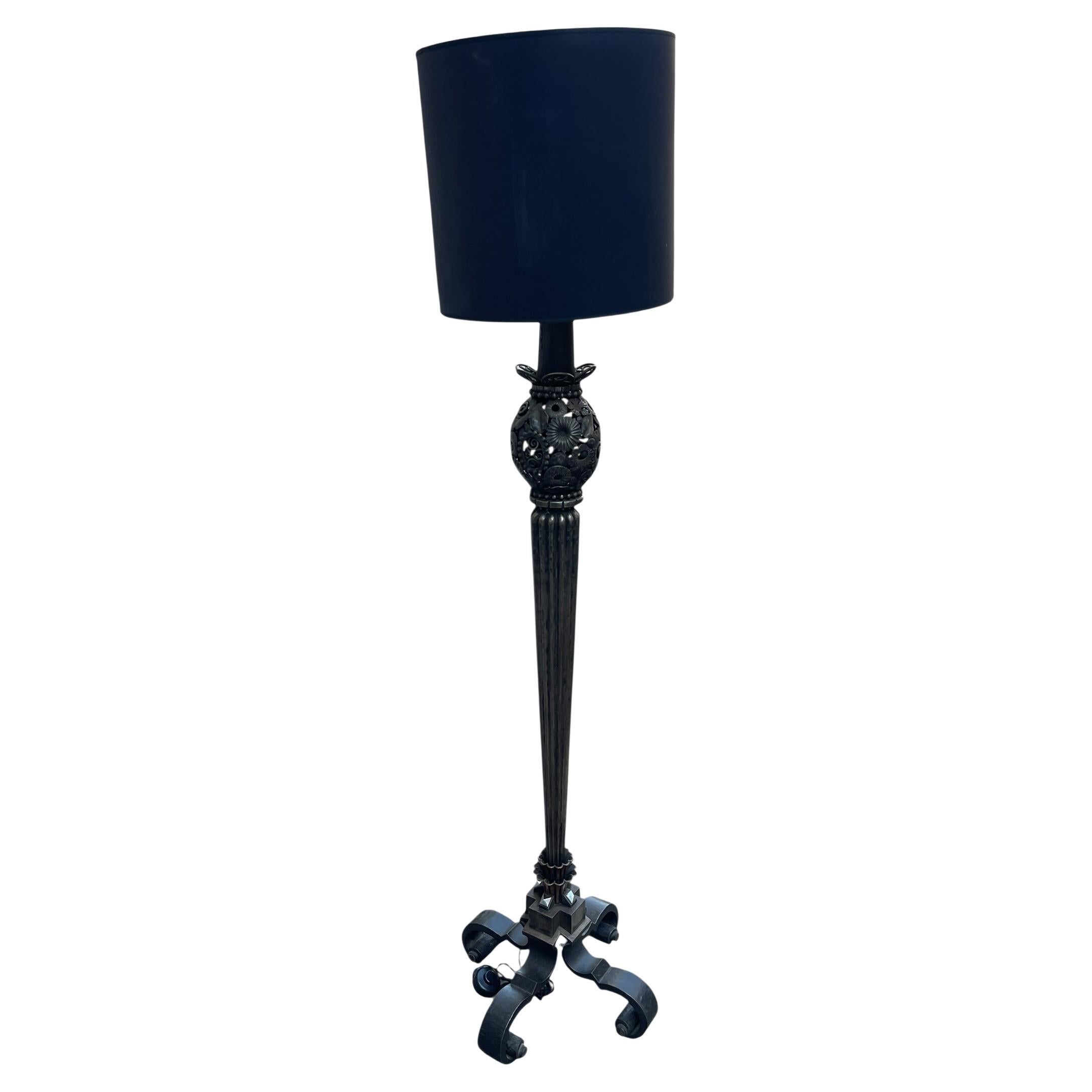 Lámpara de pie Art Déco de hierro forjado de 1930 de Louis Katona en venta