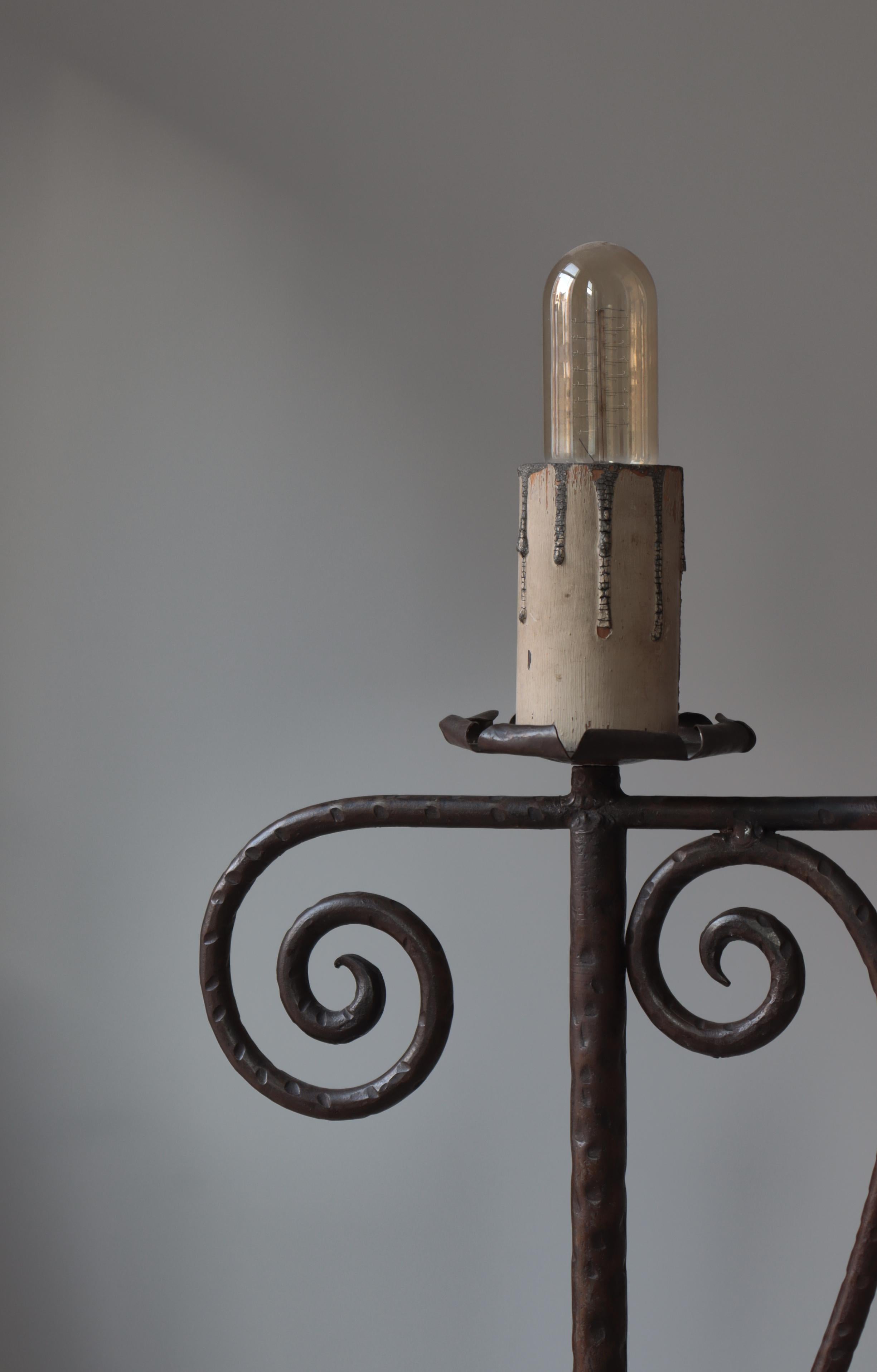 1930s Wrought Iron Candle Light Floor Lamp Handmade Romantic Modernism, Denmark In Good Condition For Sale In Odense, DK