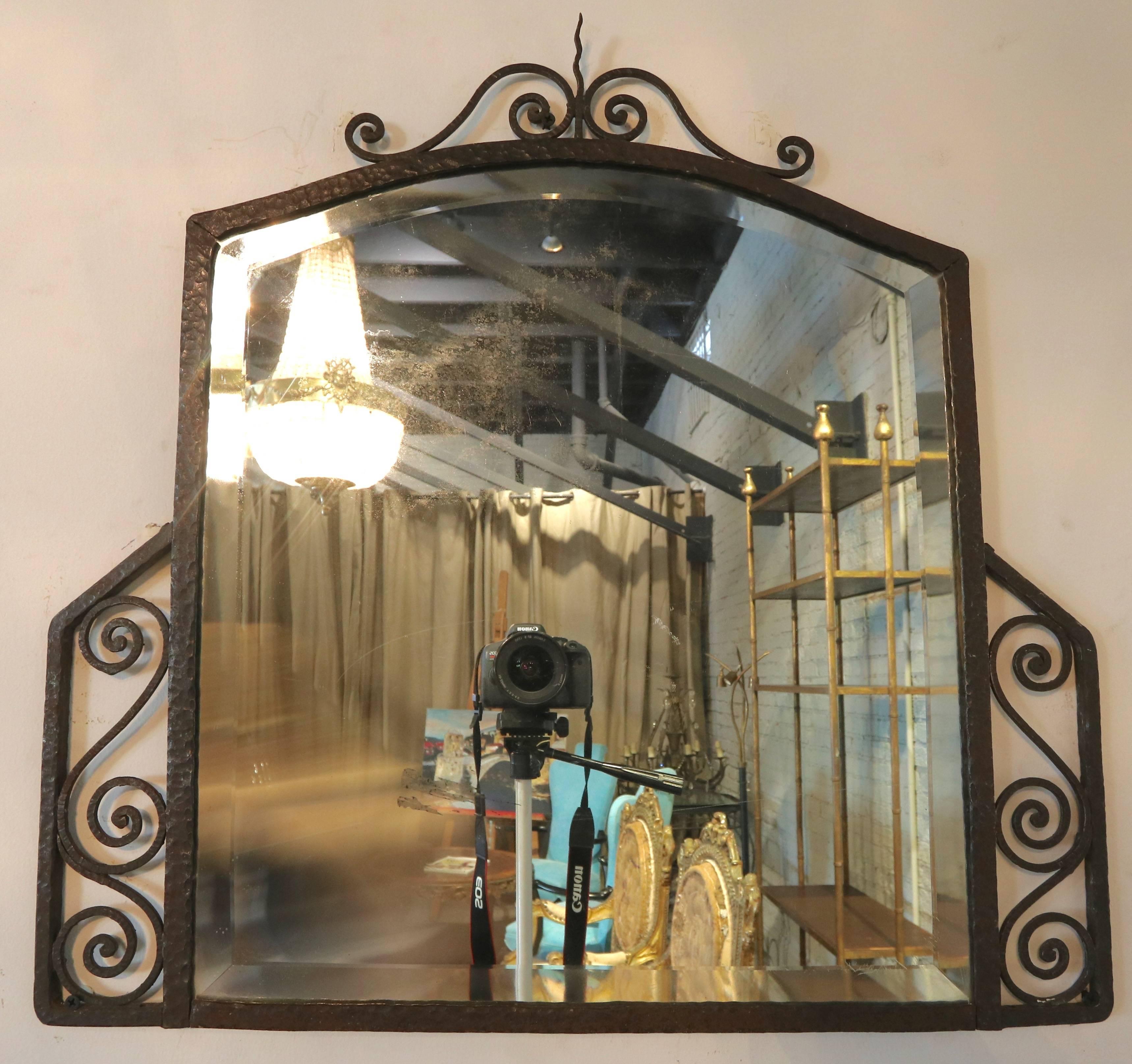 Console en fer forgé des années 1930 avec plateau en verre et miroir Bon état - En vente à Los Angeles, CA
