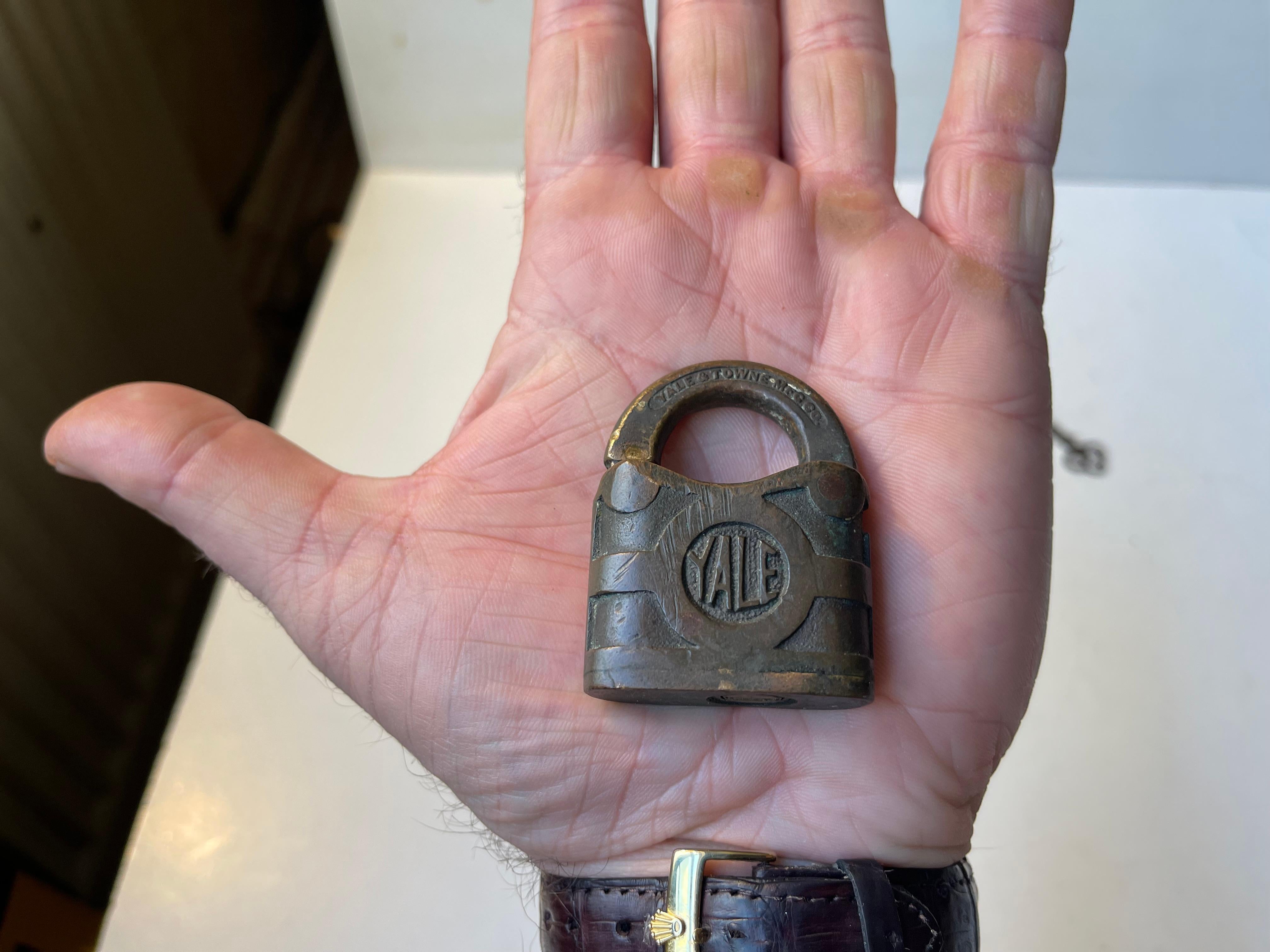 Ottone Lucchetto Yale del 1930 in ottone e bronzo in vendita
