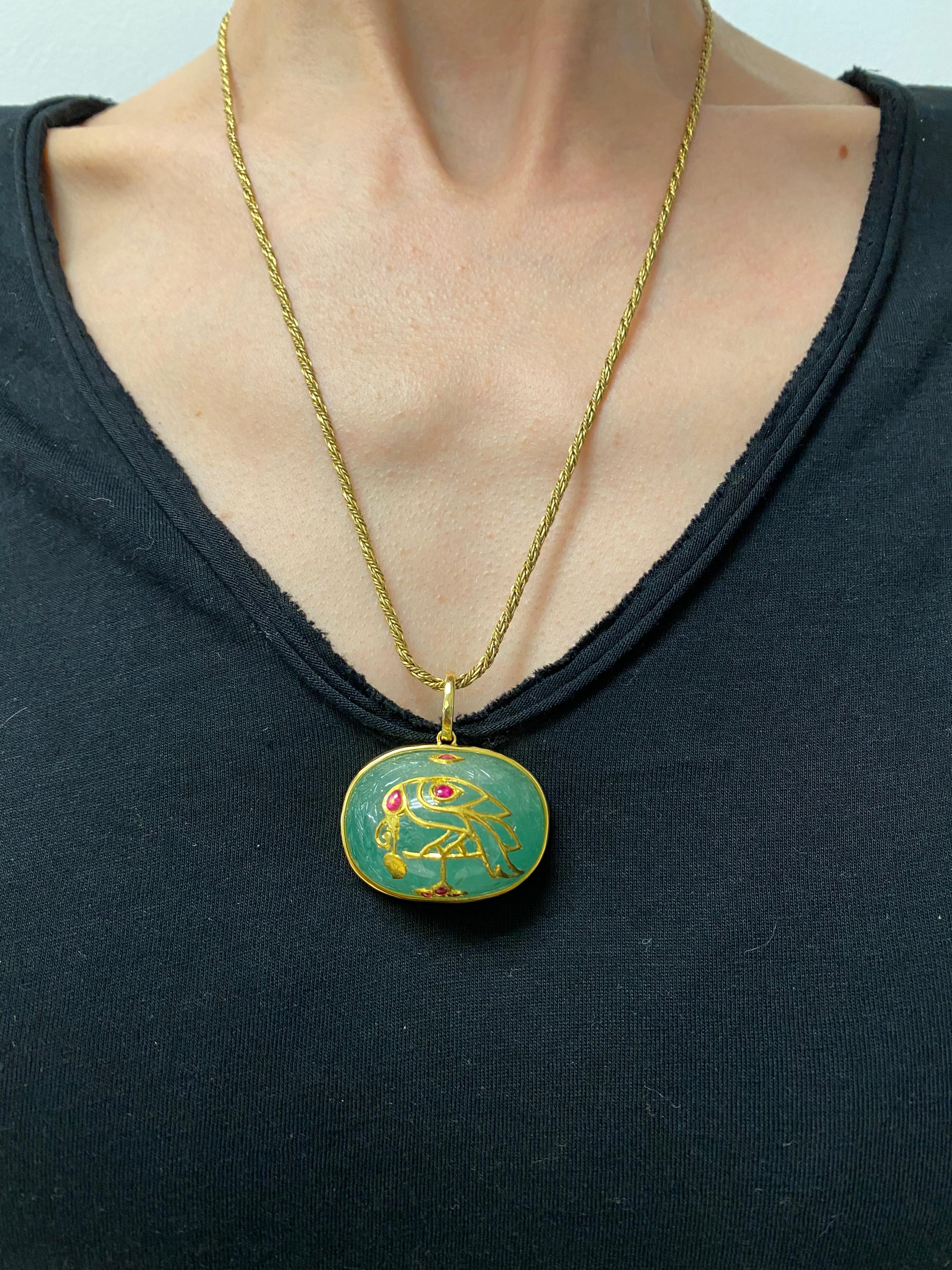Collana a catena in oro giallo, smeraldo e rubino intagliato del 1930 in vendita 6
