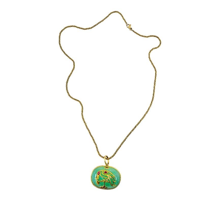 Oval Cut 1930’s Yellow Gold, Carved Emerald and Ruby Pendant Chain Necklace For Sale