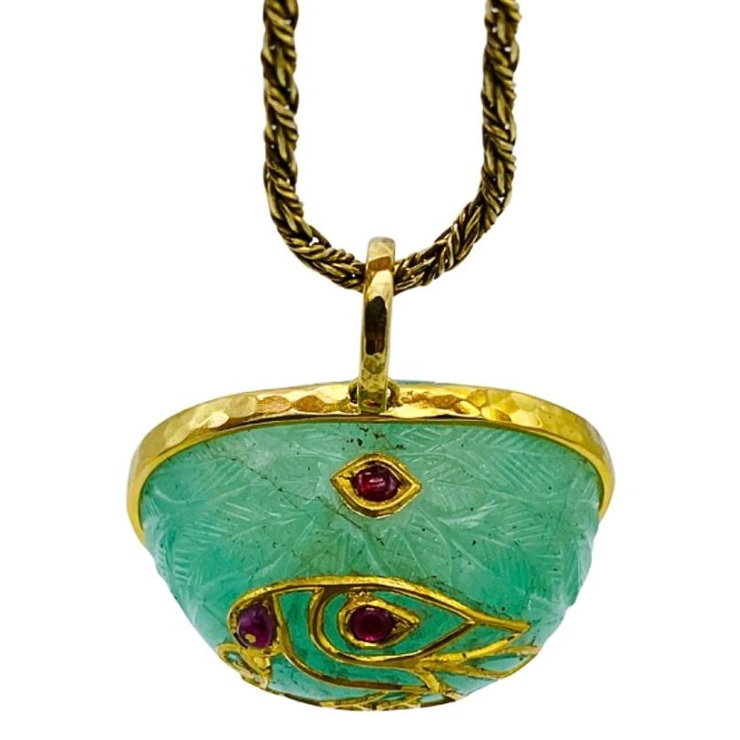 1930’s Yellow Gold, Carved Emerald and Ruby Pendant Chain Necklace For Sale 1