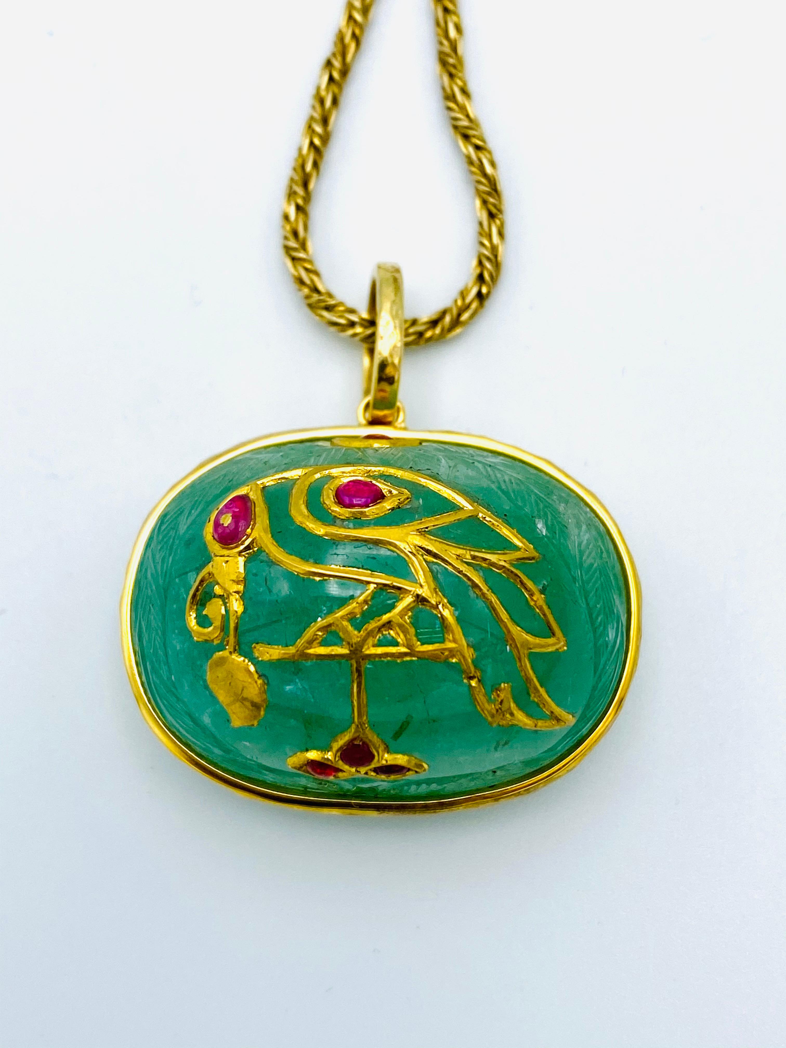 Women's or Men's 1930’s Yellow Gold, Carved Emerald and Ruby Pendant Chain Necklace For Sale