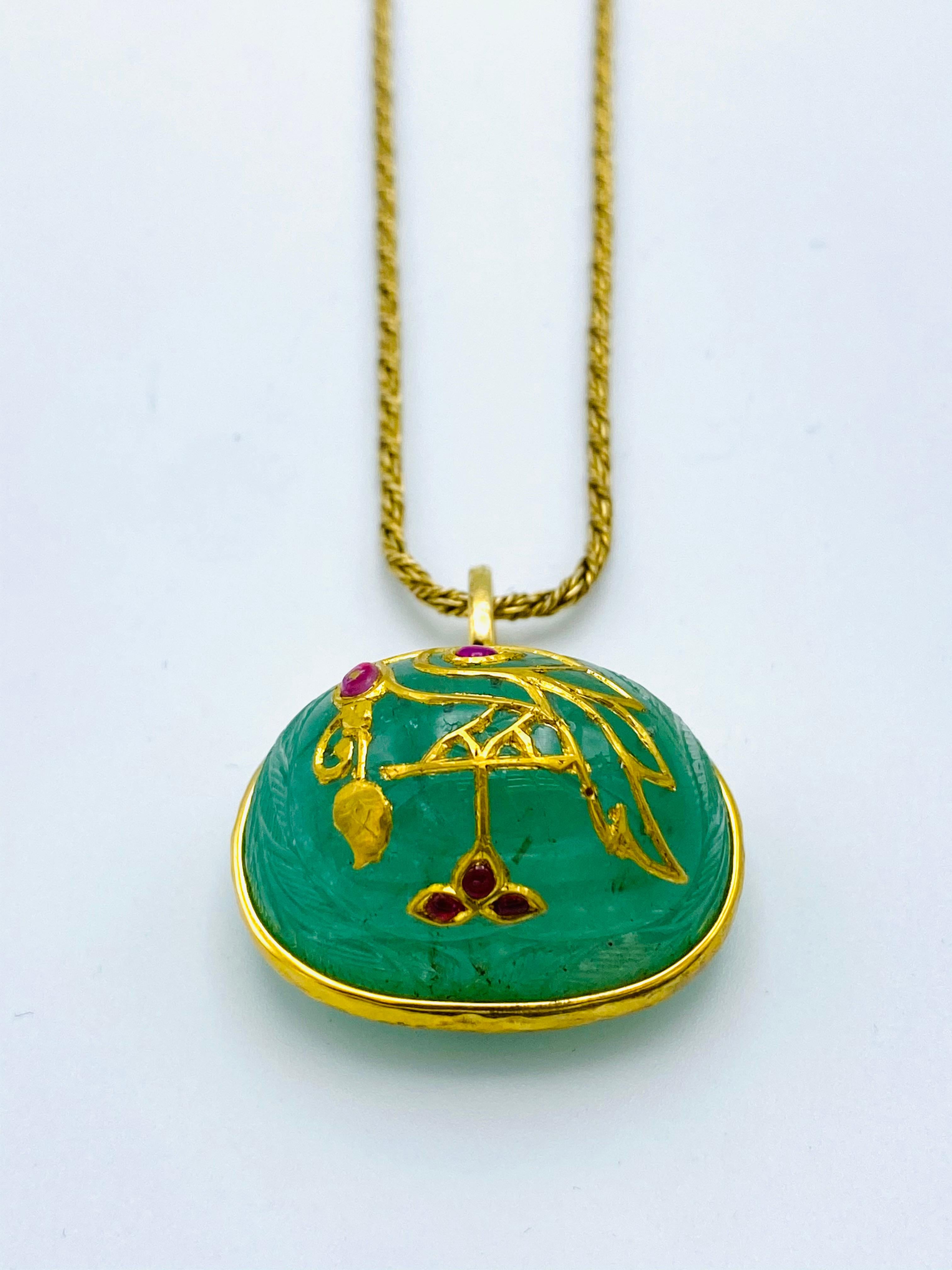 1930’s Yellow Gold, Carved Emerald and Ruby Pendant Chain Necklace For Sale 1
