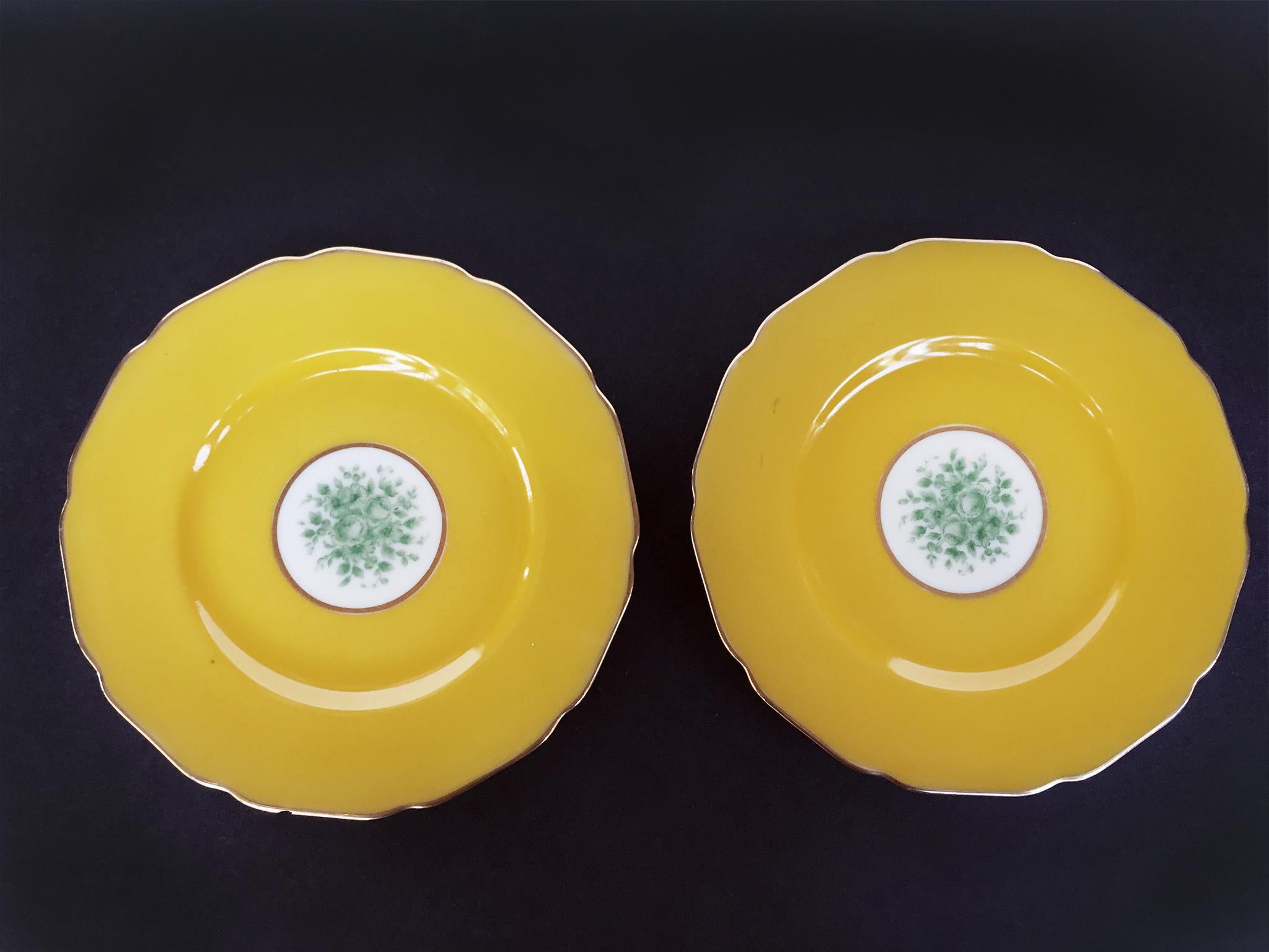 1930s Yellow Gold-Rimmed Porcelain China by Black Knight Set of 12 3