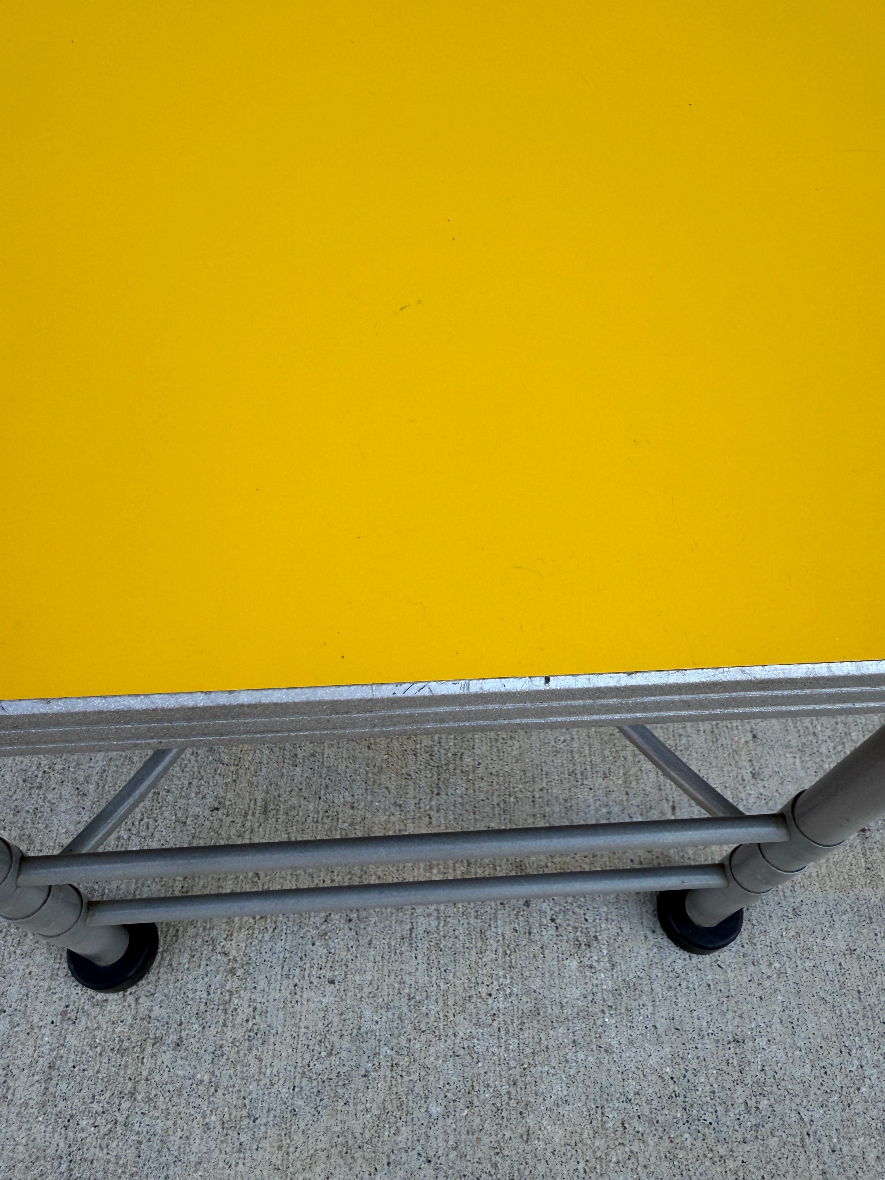 Table basse Warren McArthur jaune des années 1930 en vente 3