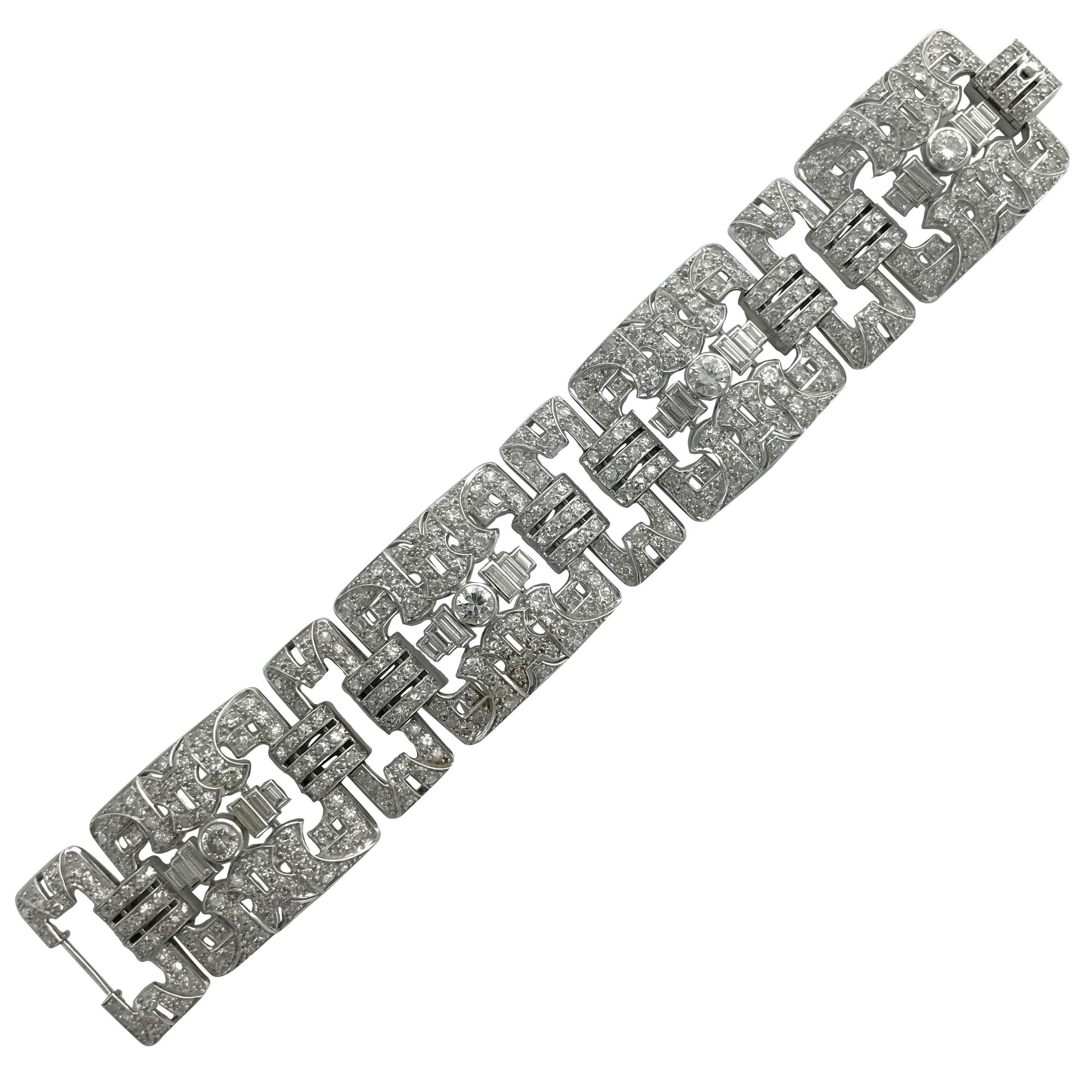 Art Deco Diamond Platinum Bracelet. Typical Design, Simple, Stunning and Elegant.
Circa 1930.
French marks.
Length: 6.69 inches.
Width: 1.18 inches.