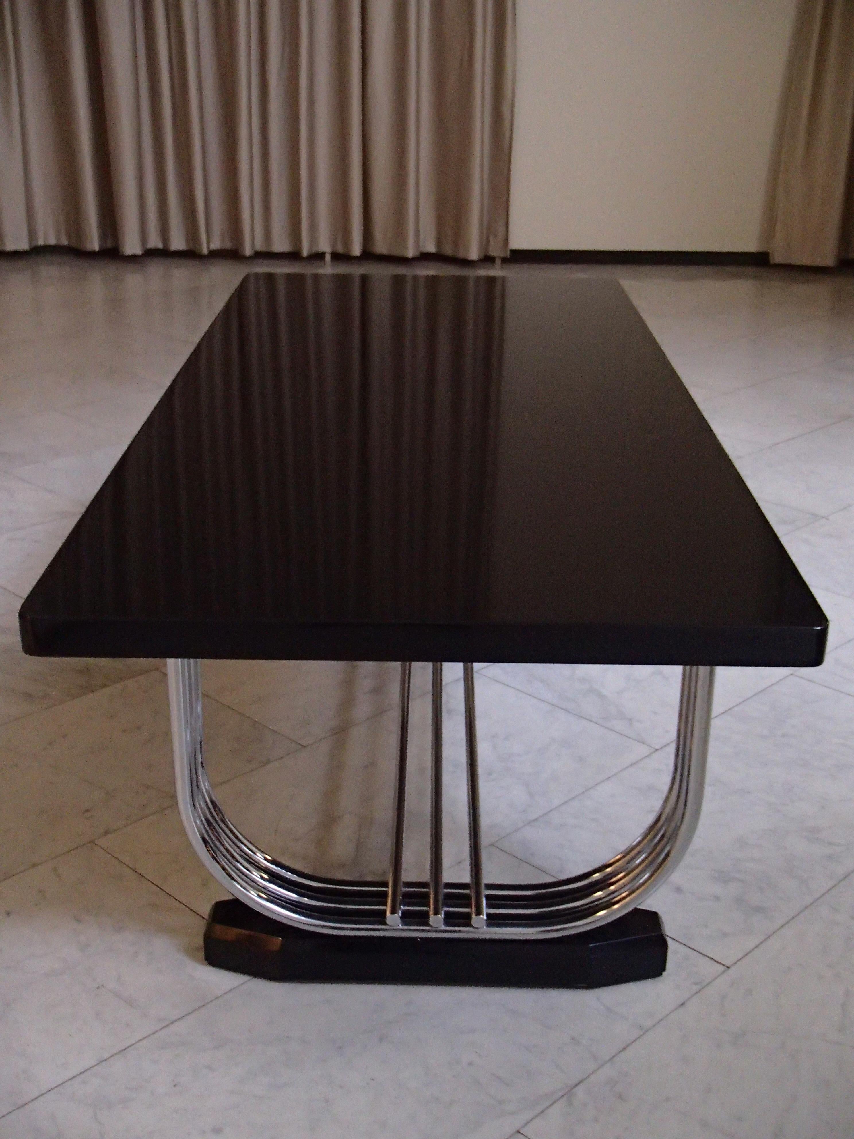 Tisch aus Chromrohr und Blck-Platte für Pel von Serge Chermayeff, 1980er Jahre (Bauhaus) im Angebot
