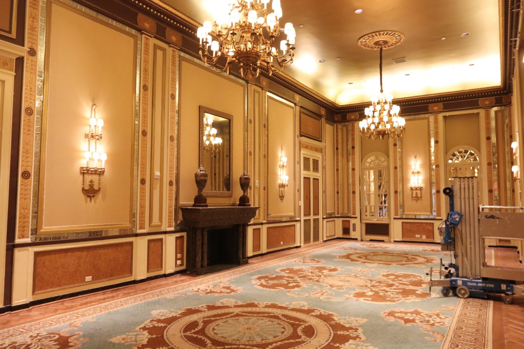 Bronze 36-Light Waldorf Astoria Chandelier Conrad Suite For Sale 7