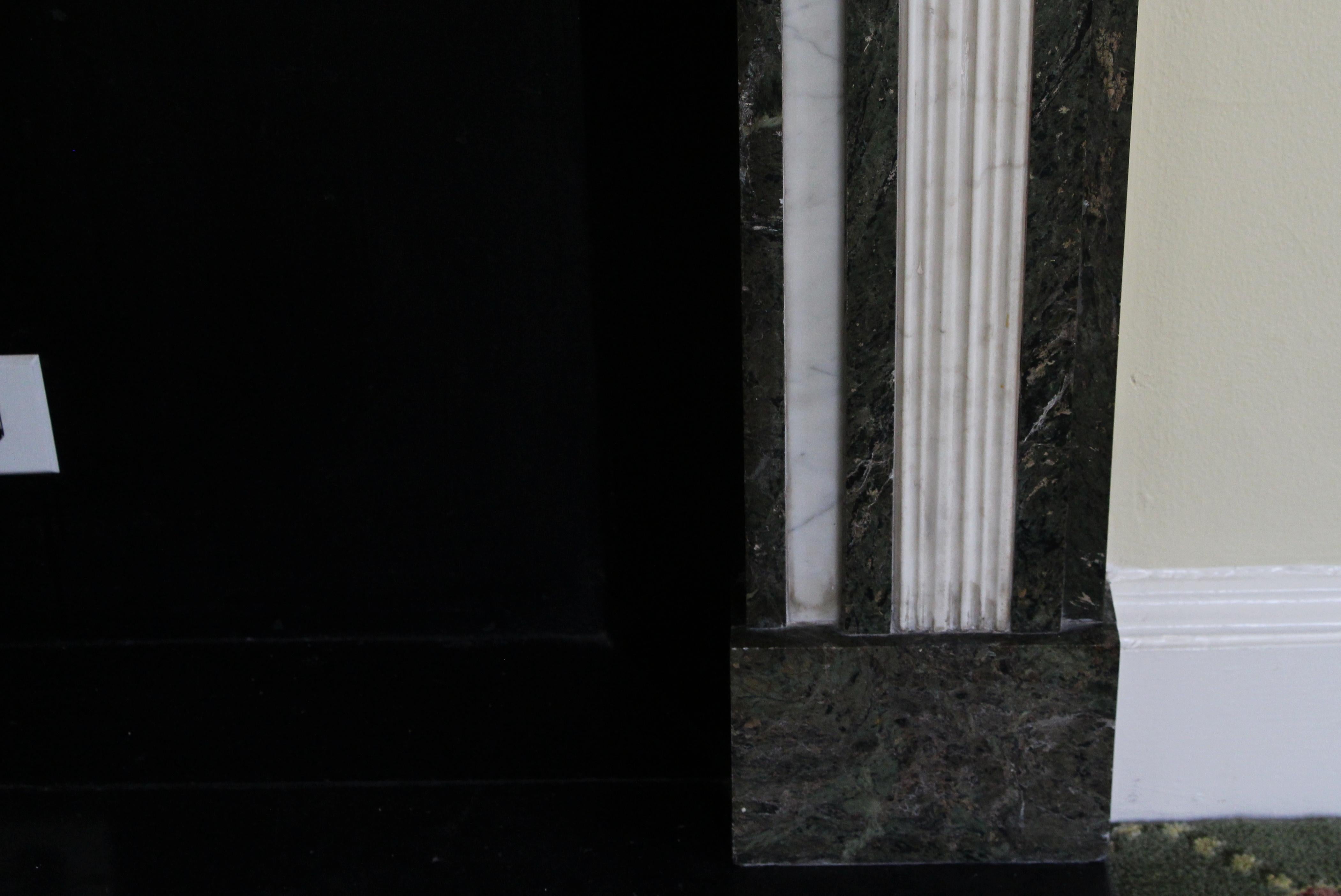 Hôtel Waldorf Astoria Cheminée en marbre Gris Blanc Figures sculptées à la main en vente 2