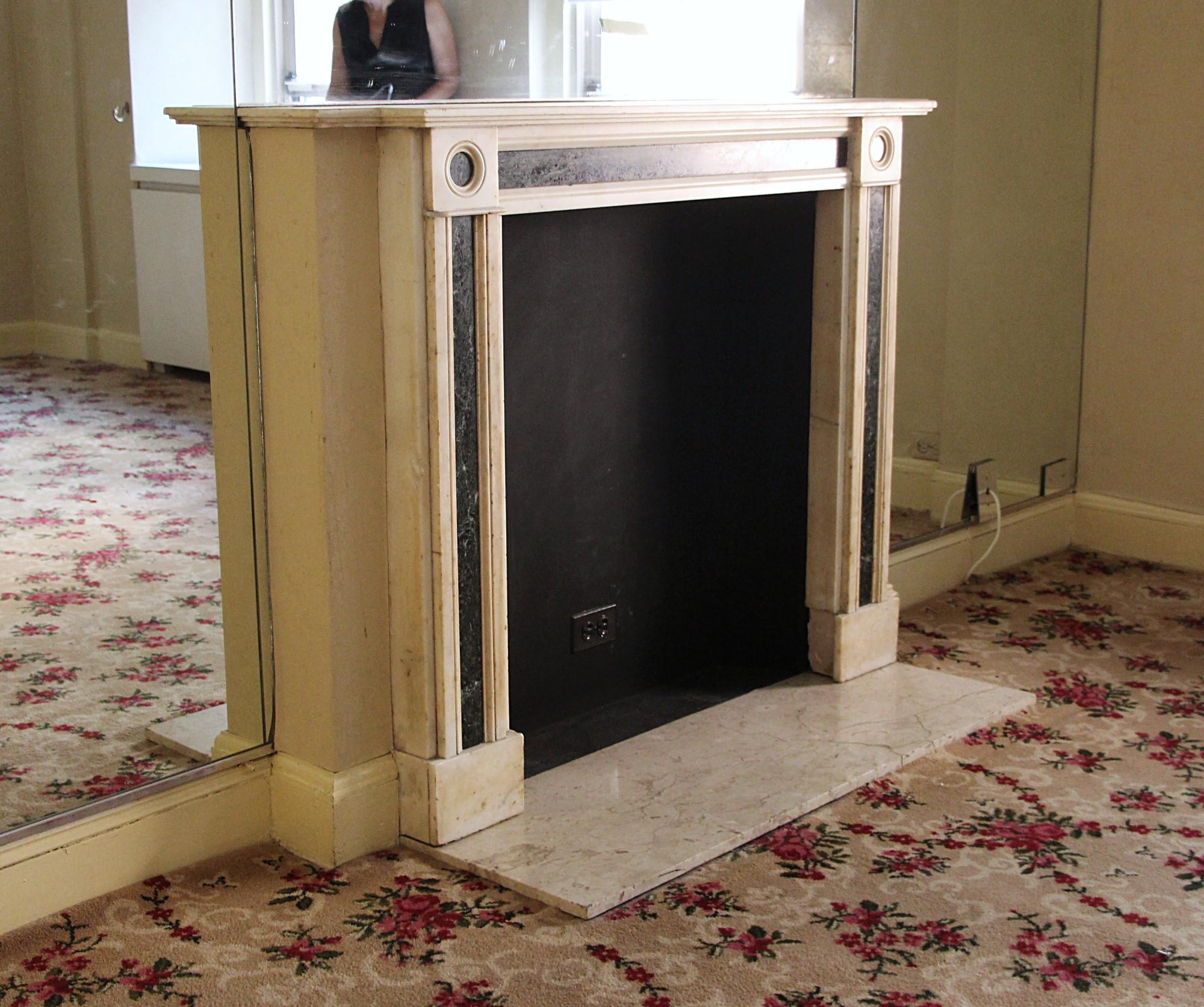20th Century Waldorf Astoria Hotel White Green English Marble Mantel Regency Style For Sale