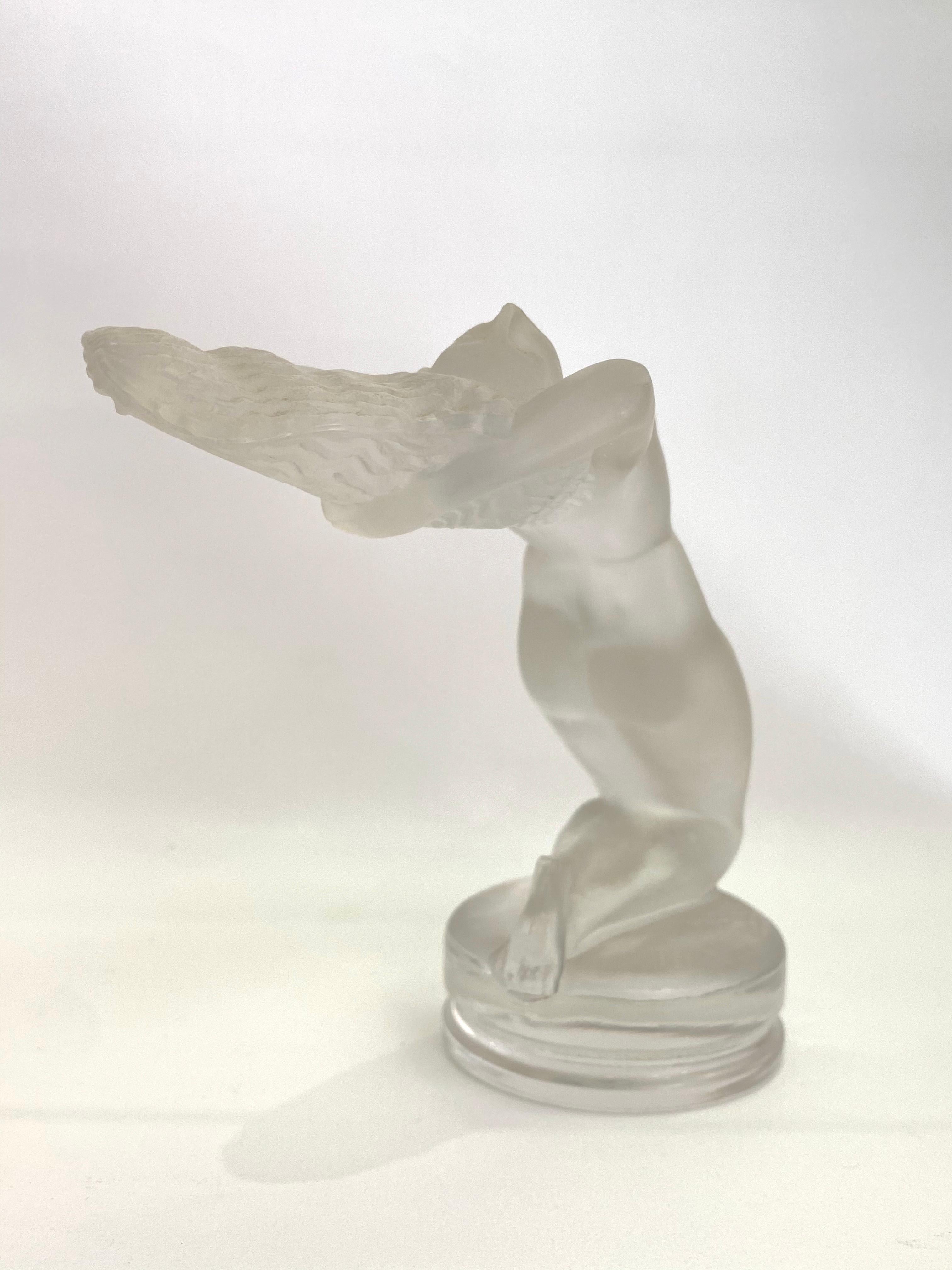 lalique glass hood ornament