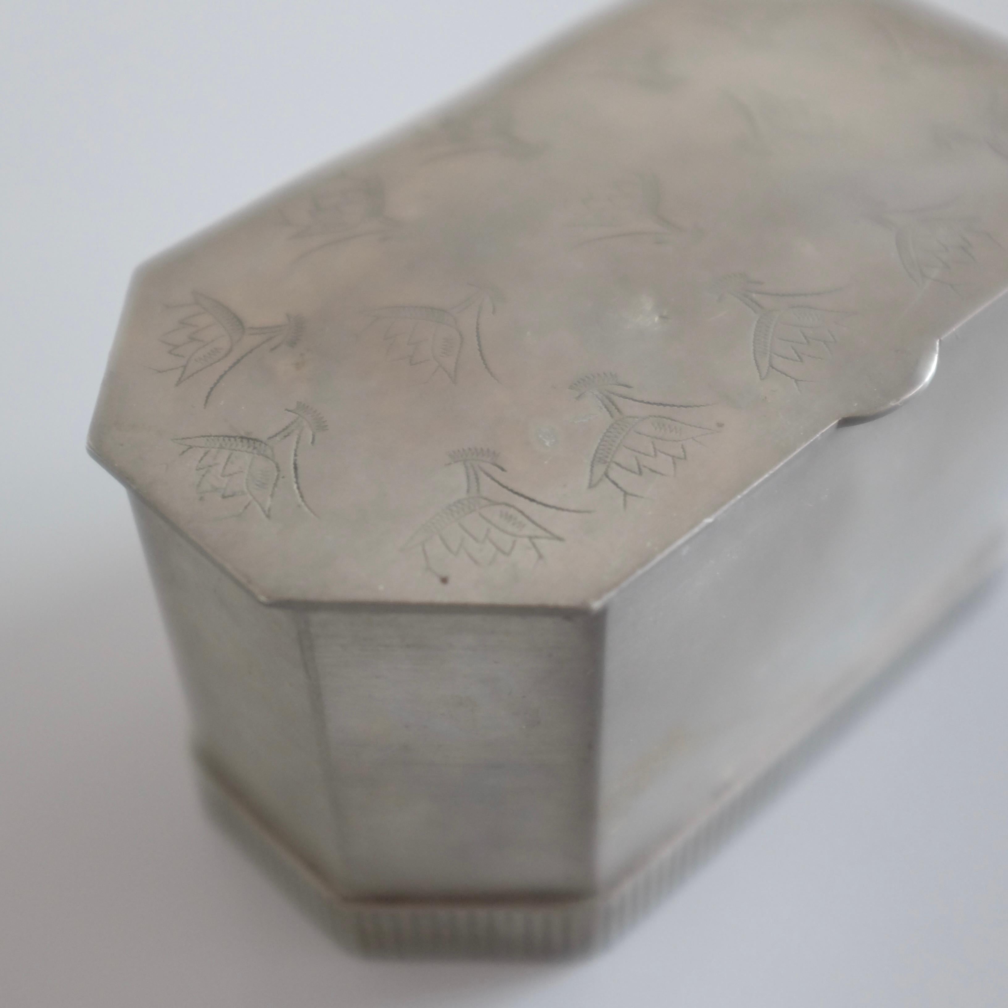 1931 Pewter box by GAB In Good Condition In Brooklyn, NY